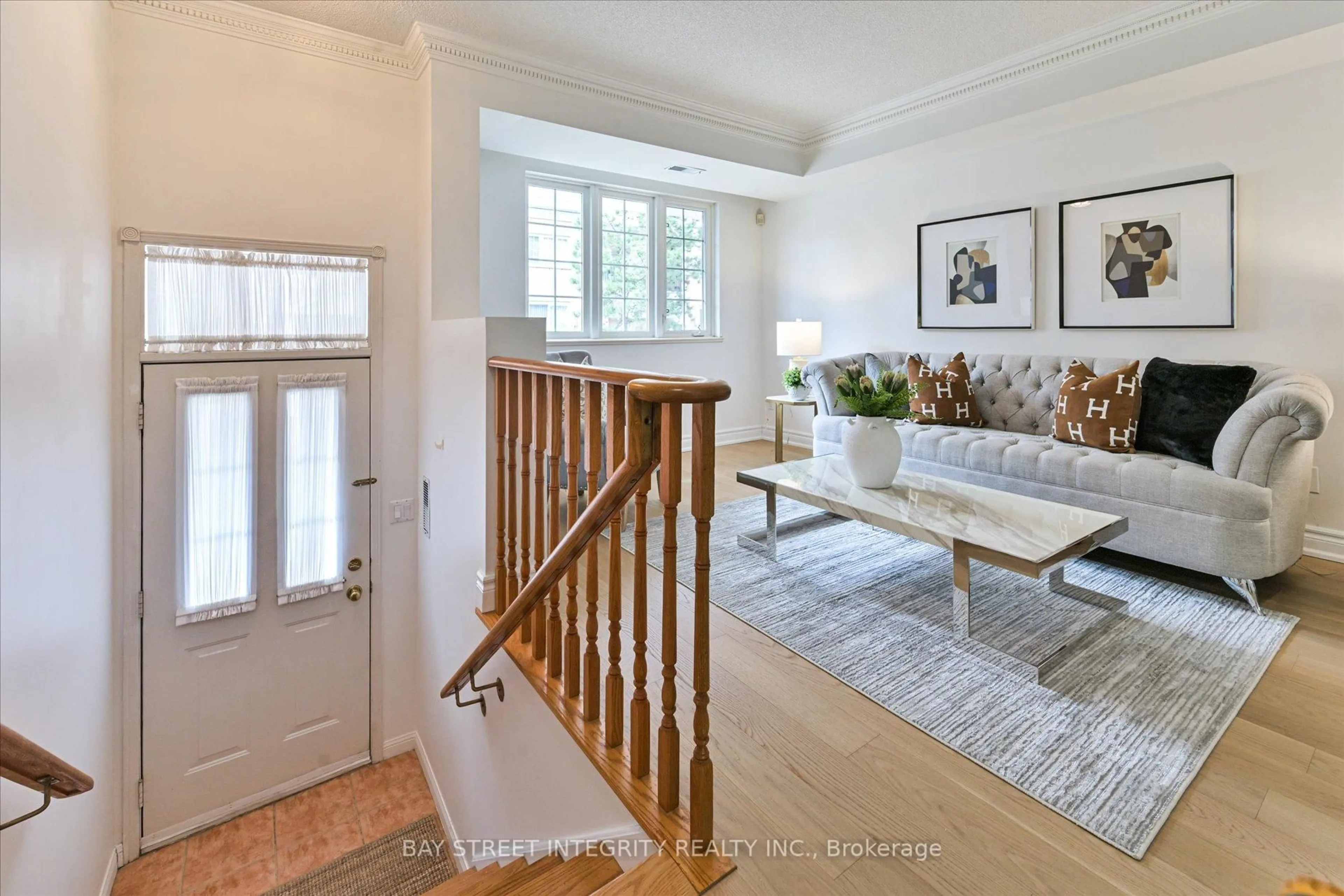 Indoor entryway for 506 Grandview Way, Toronto Ontario M2N 6V4