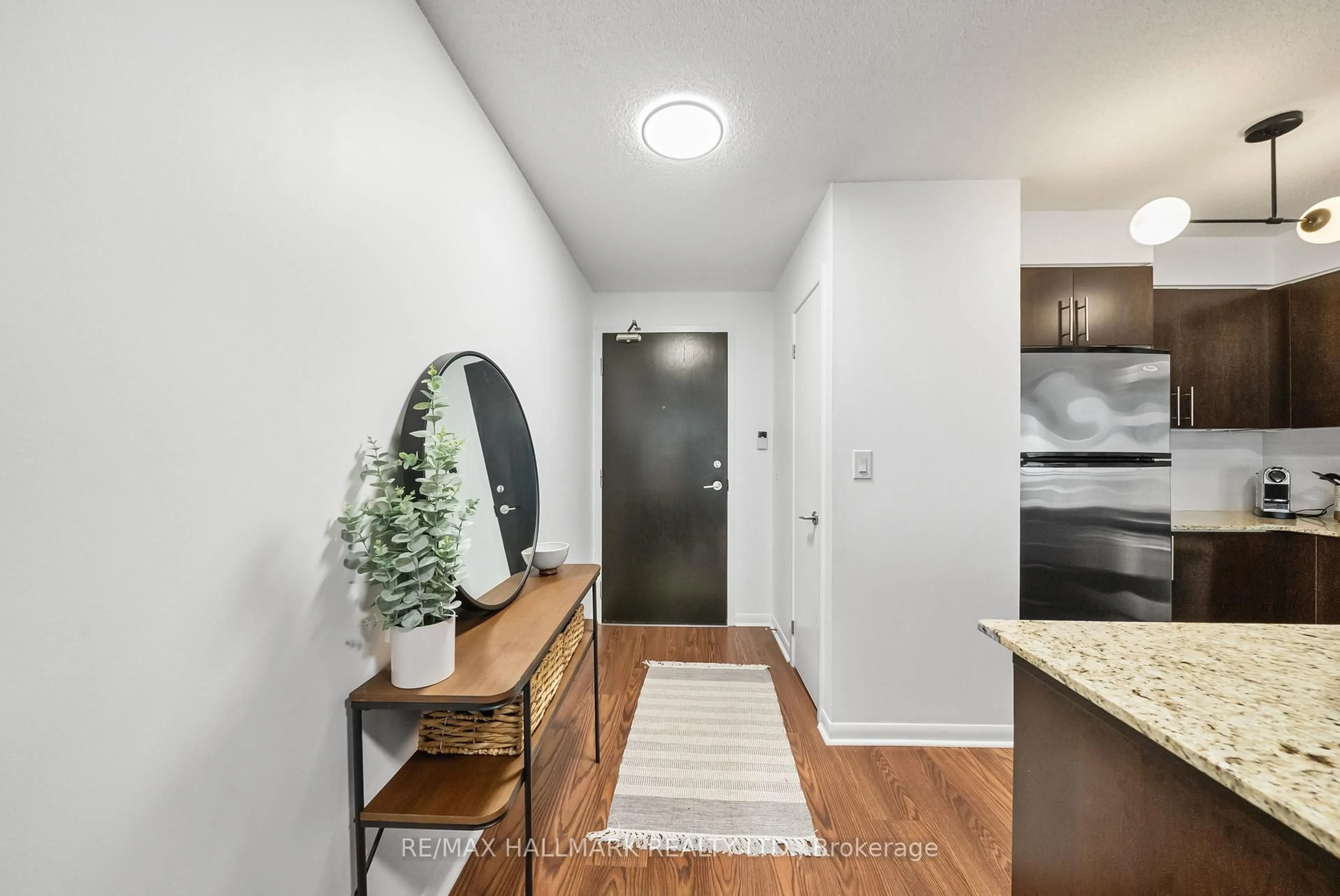 Indoor entryway for 96 St Patrick St #903, Toronto Ontario M5T 1V2