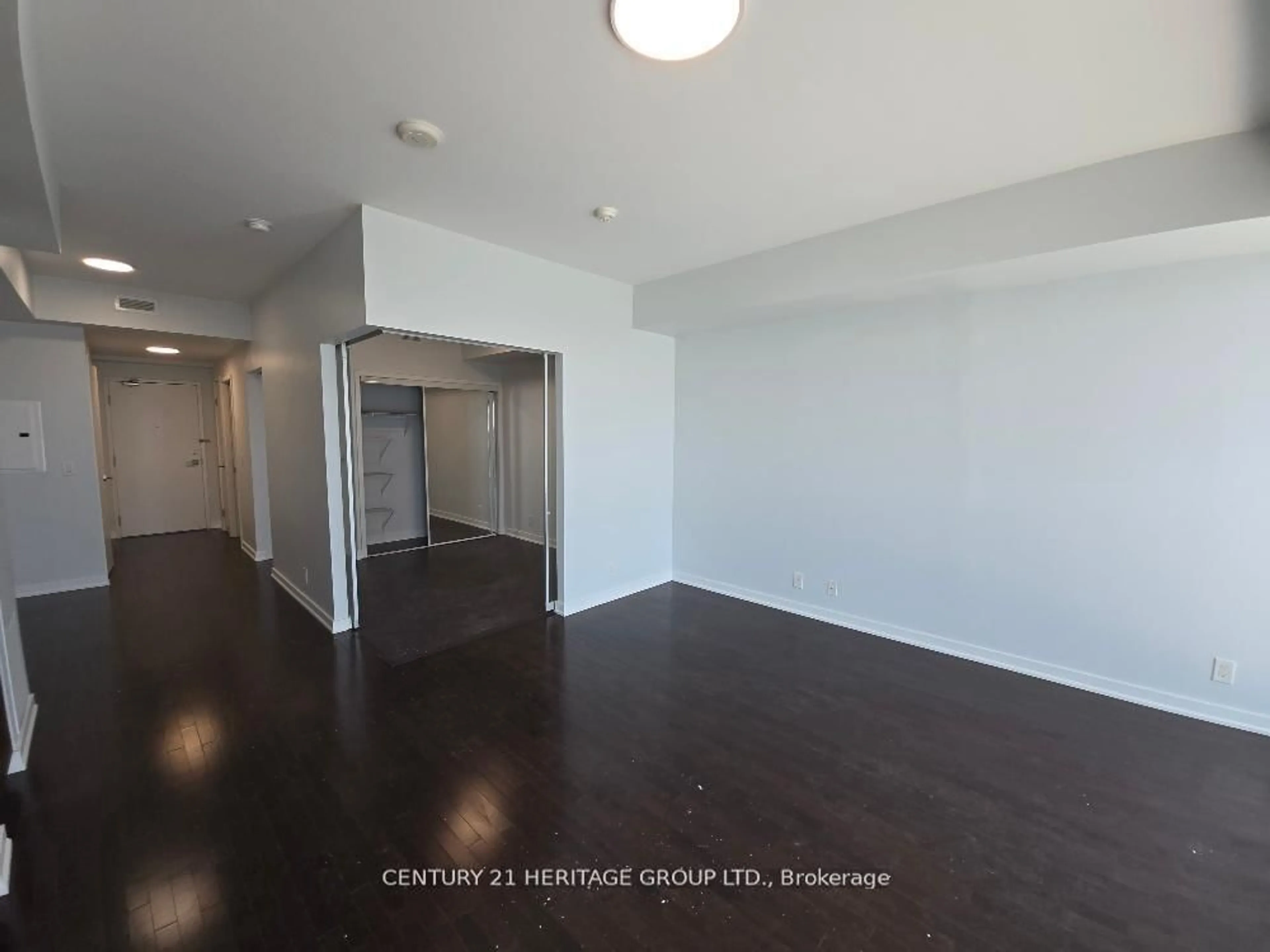 A pic of a room for 14 York St #6304, Toronto Ontario M5J 2Z2