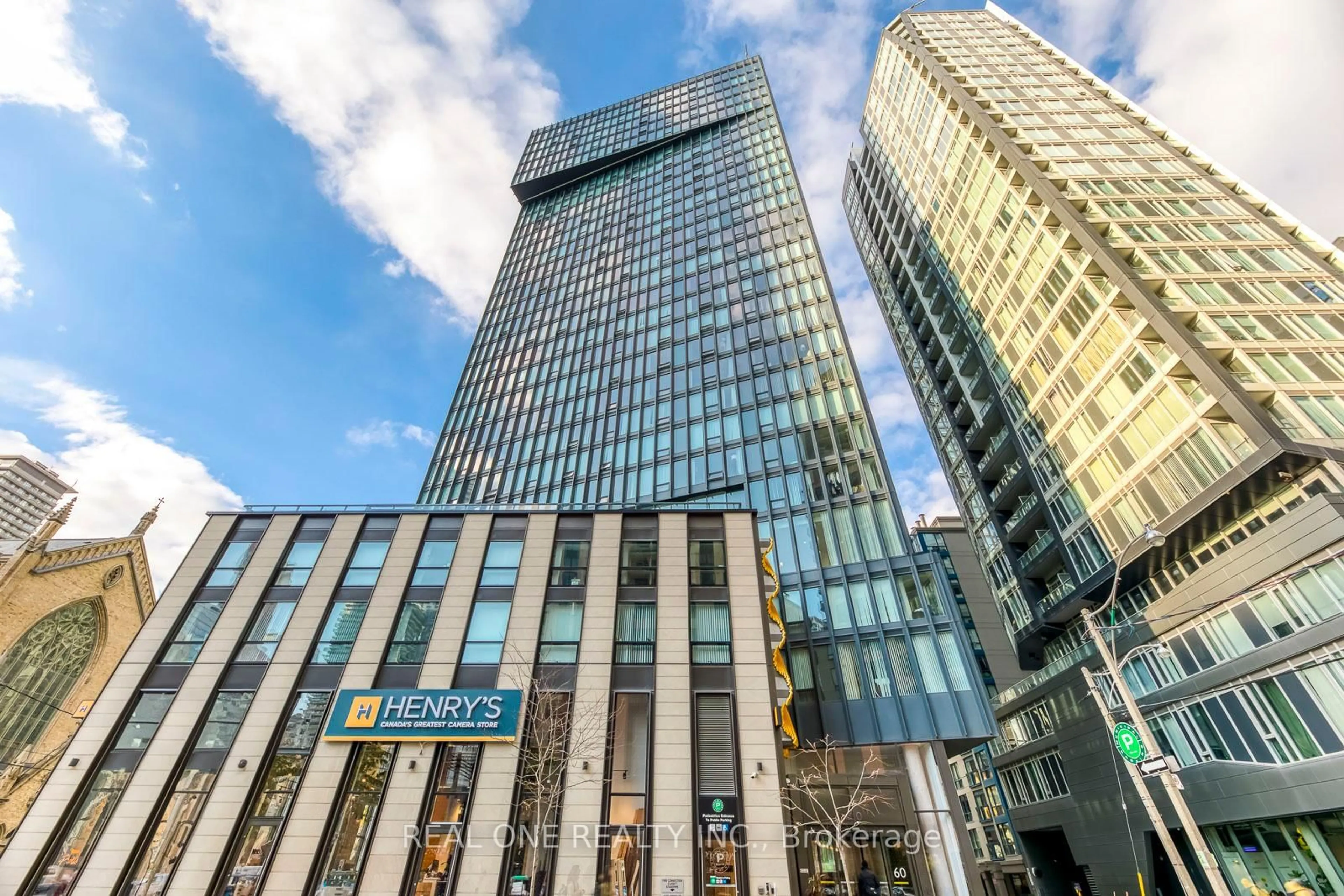 Indoor foyer for 60 Shuter St #303, Toronto Ontario M5B 0B7