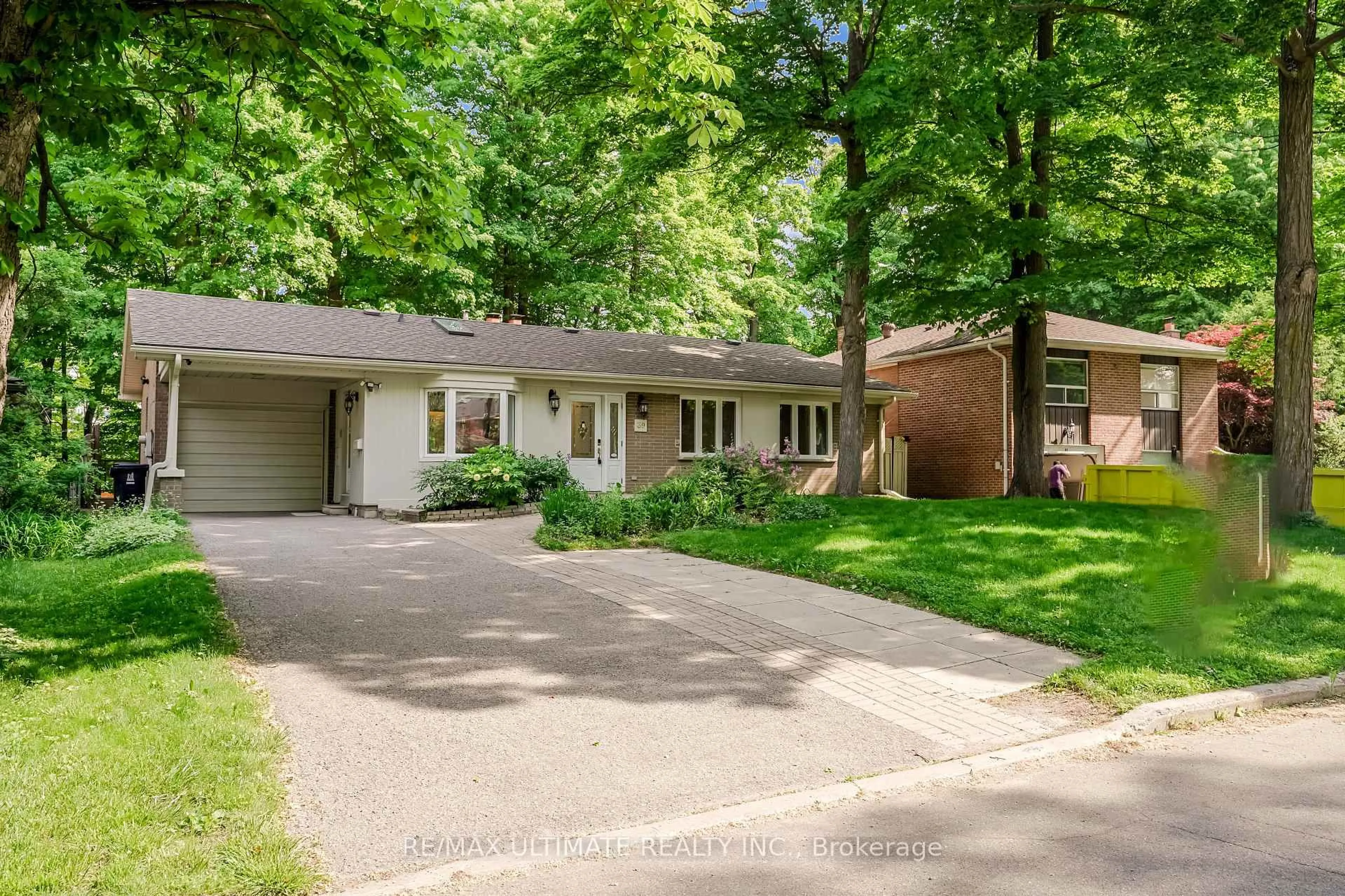 Home with vinyl exterior material, street for 39 Sagebrush Lane, Toronto Ontario M3A 1X4