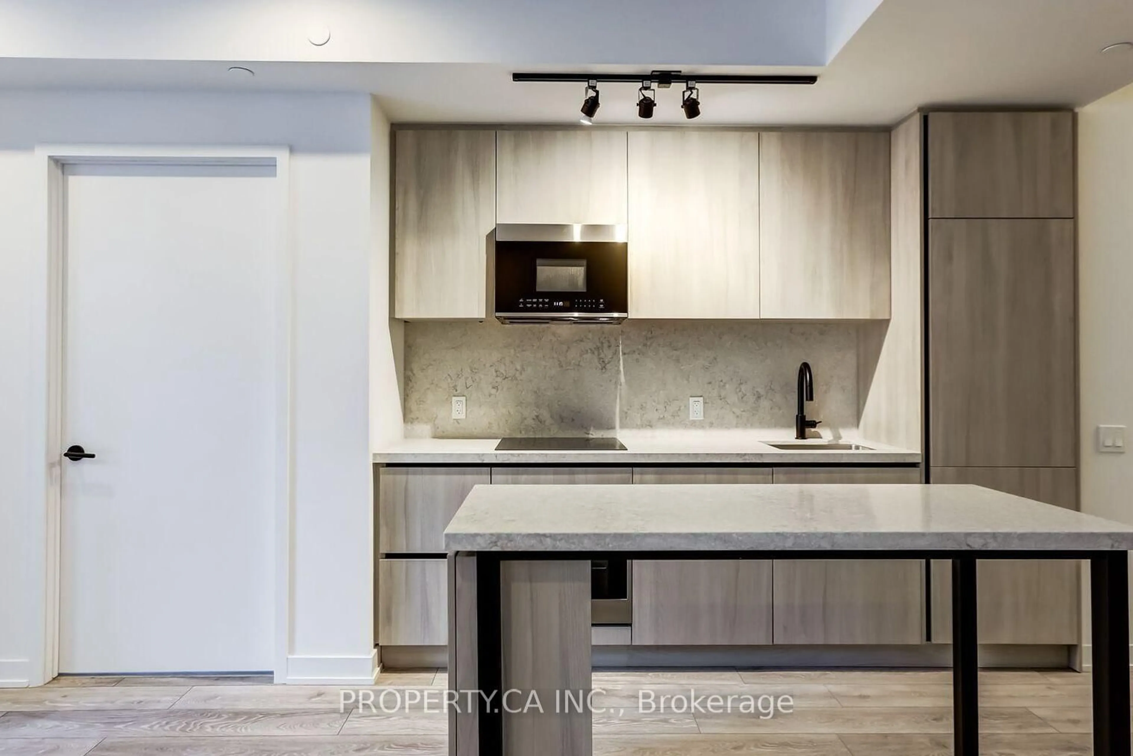 Open concept kitchen, ceramic/tile floor for 108 Peter St #506, Toronto Ontario M5V 0W2