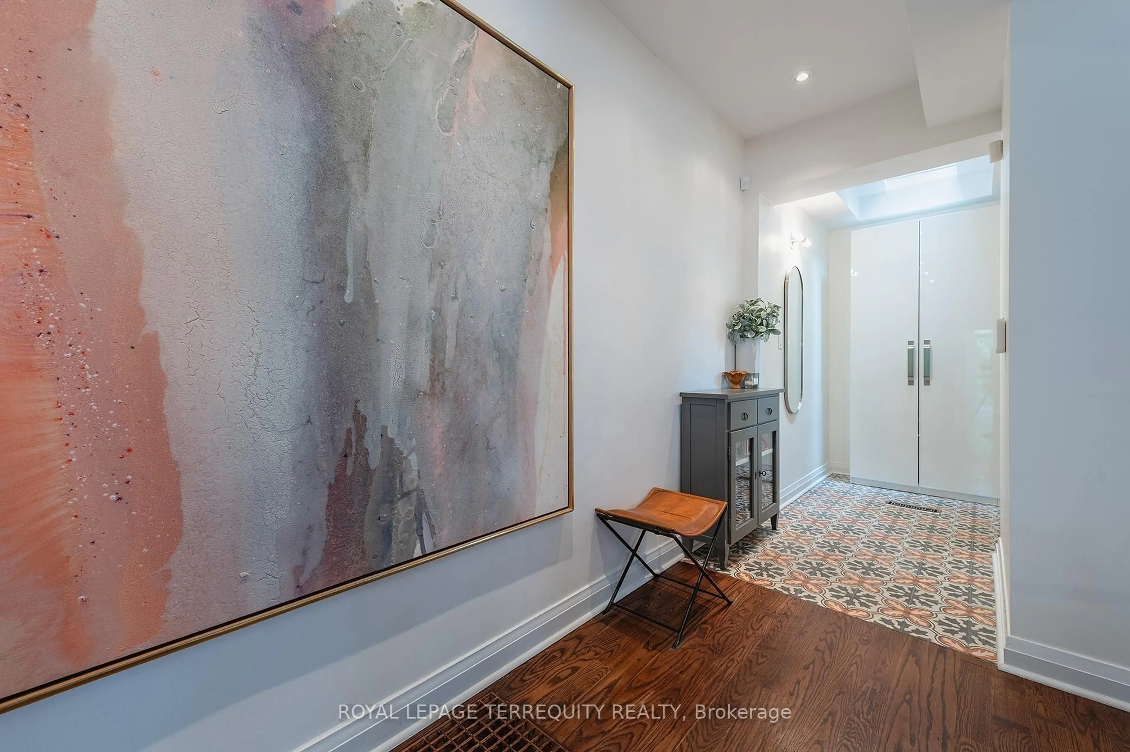 Indoor entryway for 227 Cottingham St, Toronto Ontario M4V 1C7