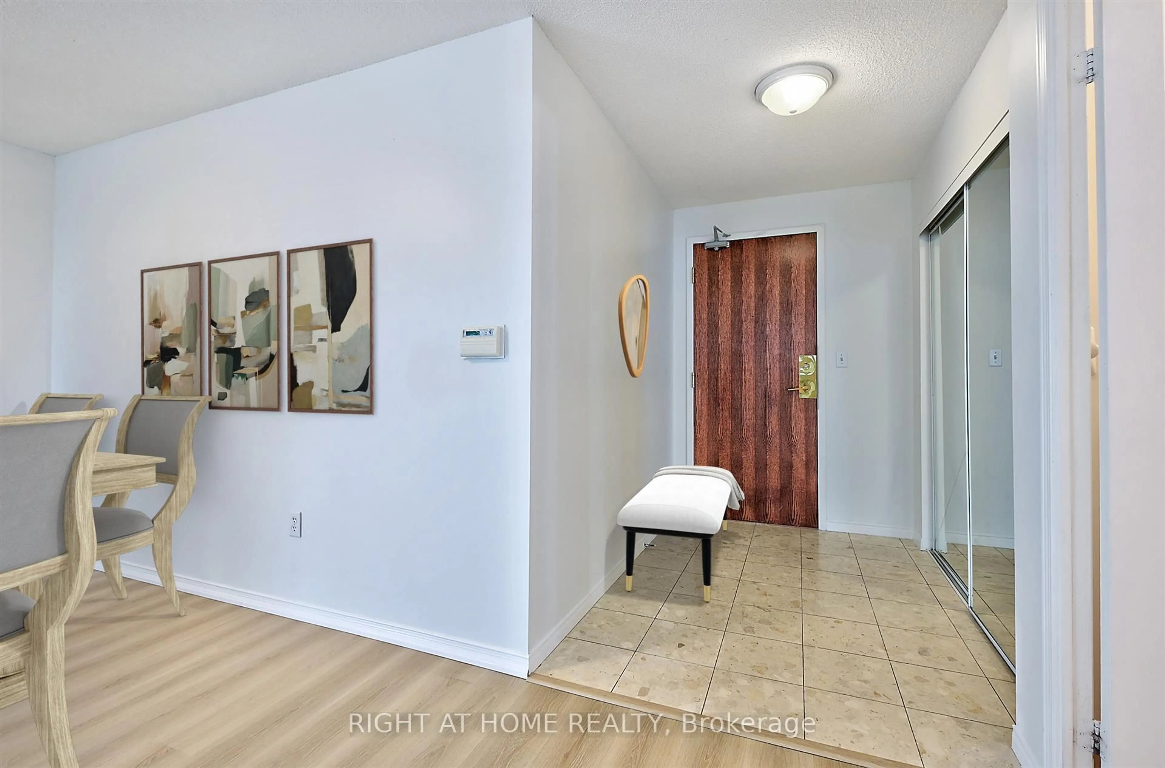 Indoor entryway for 1 Pemberton Ave #903, Toronto Ontario M2M 4K9