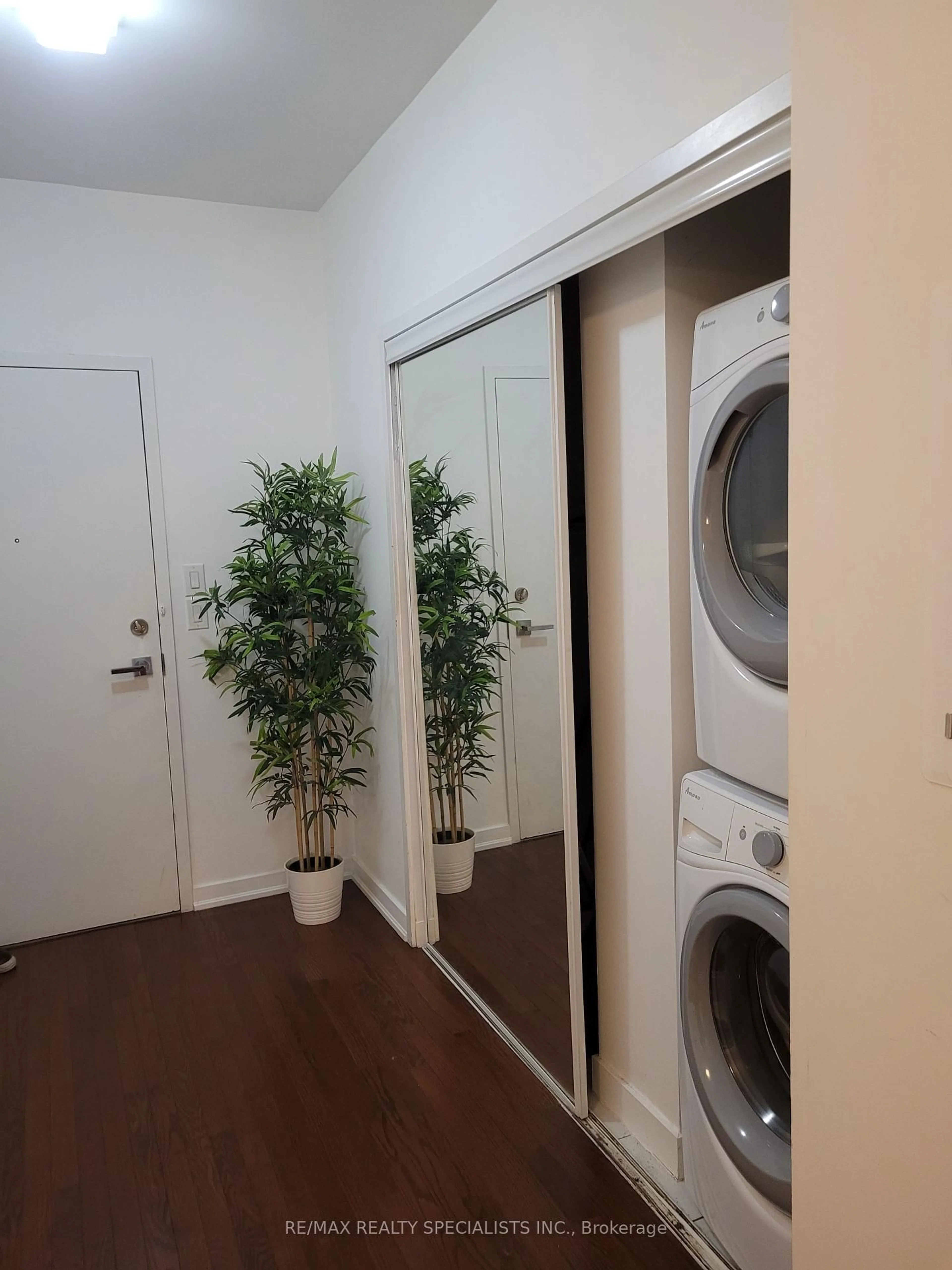 Unknown for 12 YORK St #703, Toronto Ontario M5J 0A9