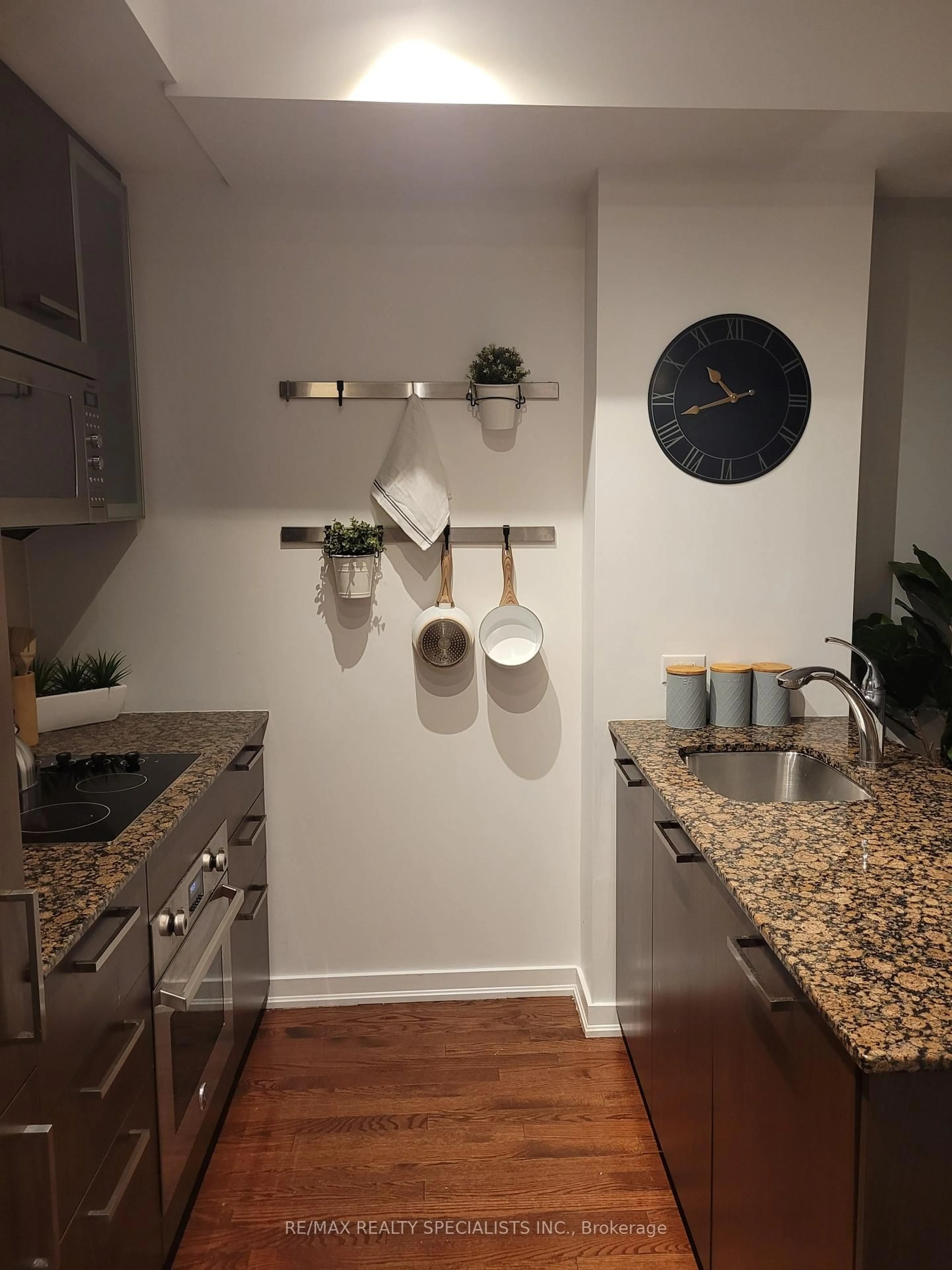 Unknown for 12 YORK St #703, Toronto Ontario M5J 0A9