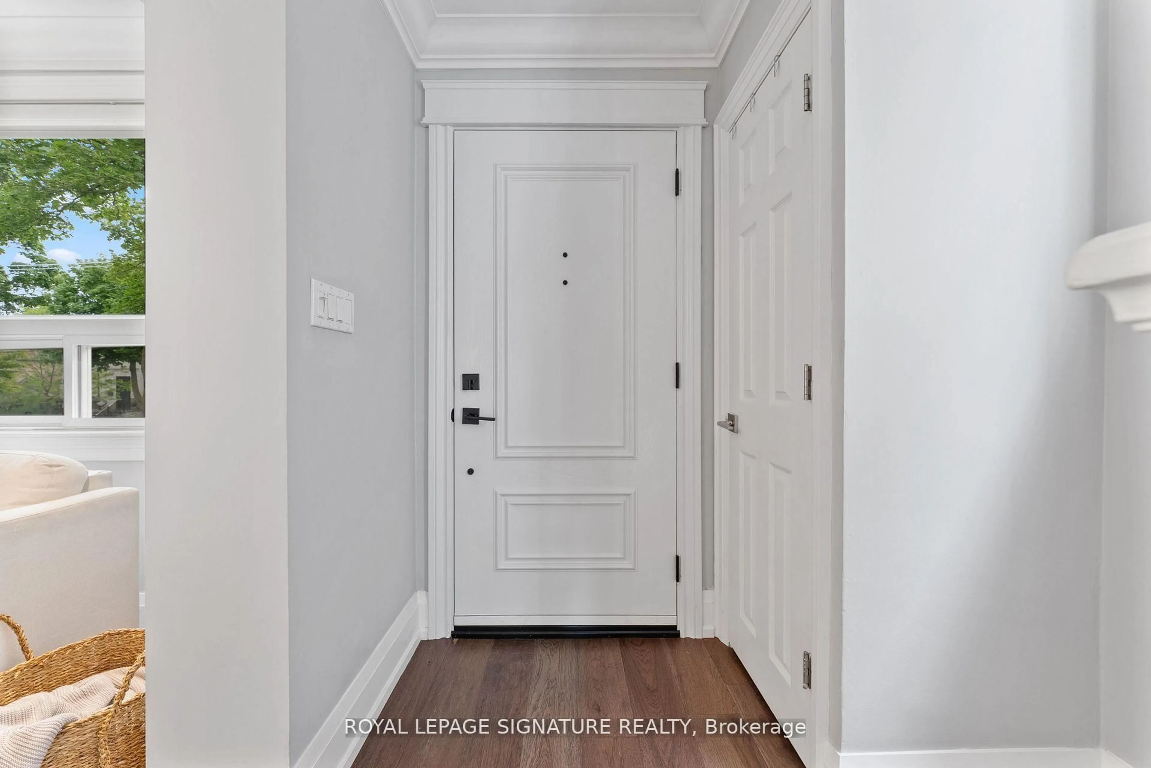 Indoor entryway for 40 Southvale Dr, Toronto Ontario M4G 1G3