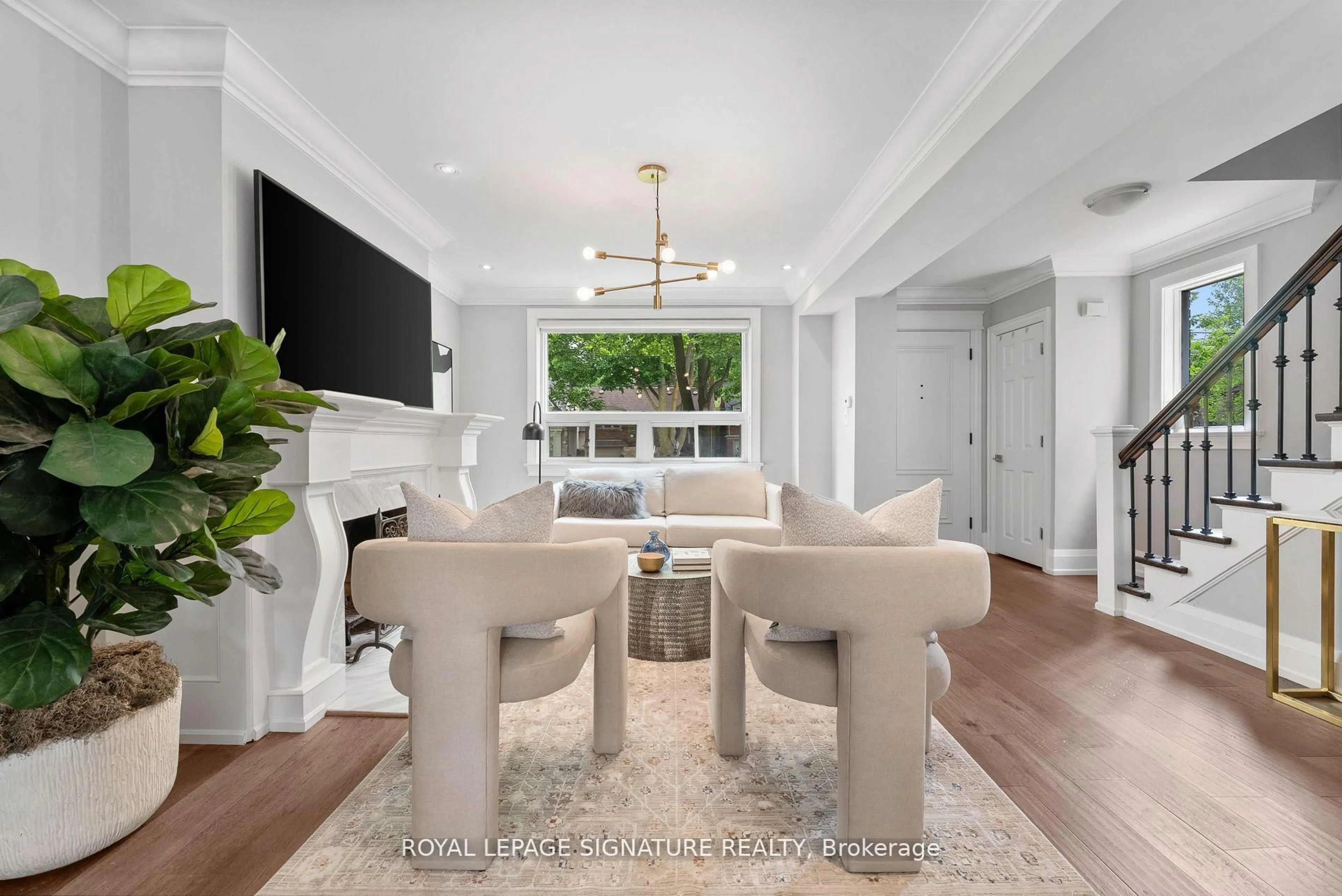 Living room with furniture, unknown for 40 Southvale Dr, Toronto Ontario M4G 1G3