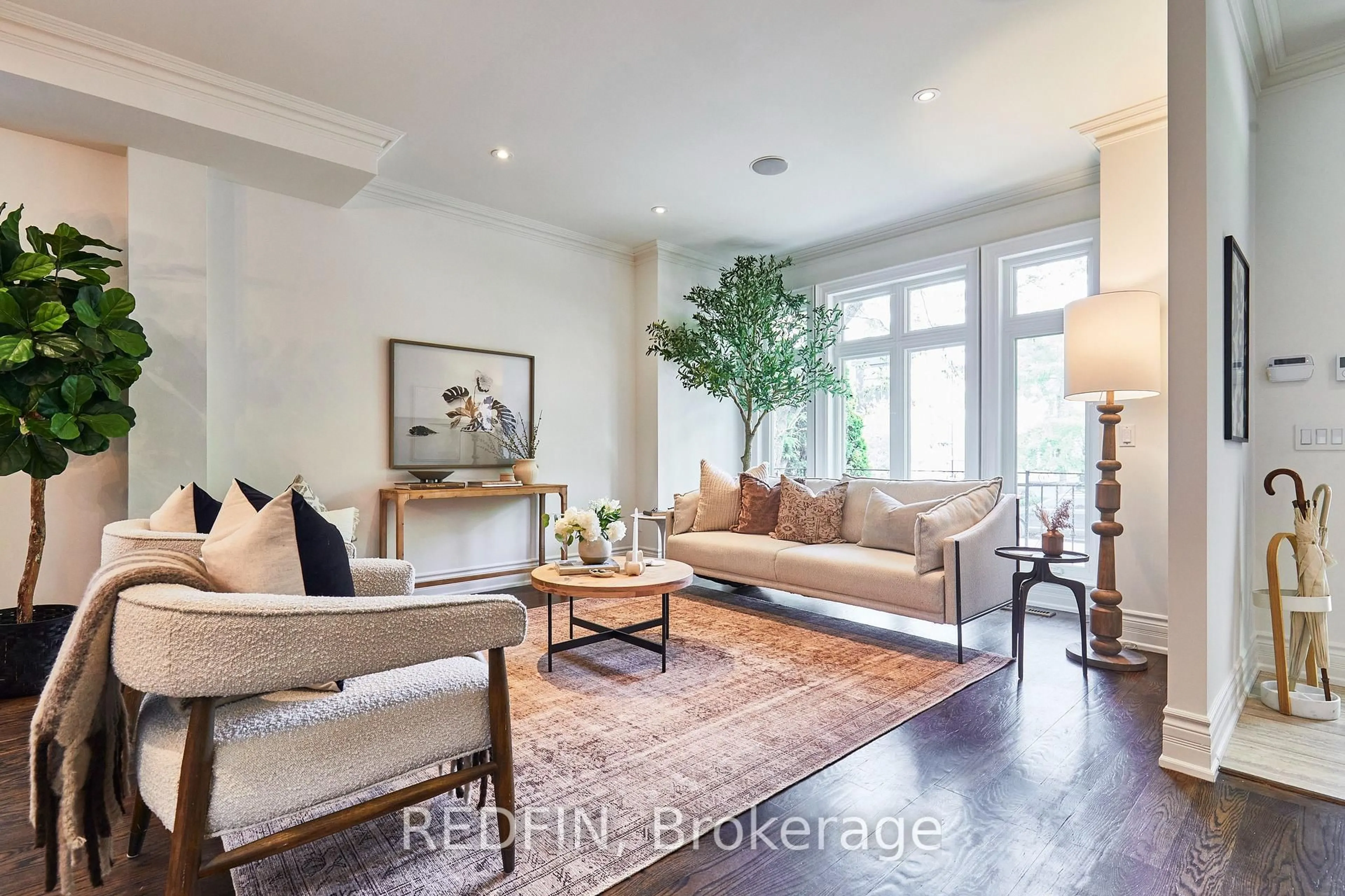 Living room with furniture, unknown for 516 Melrose Ave, Toronto Ontario M5M 2A2
