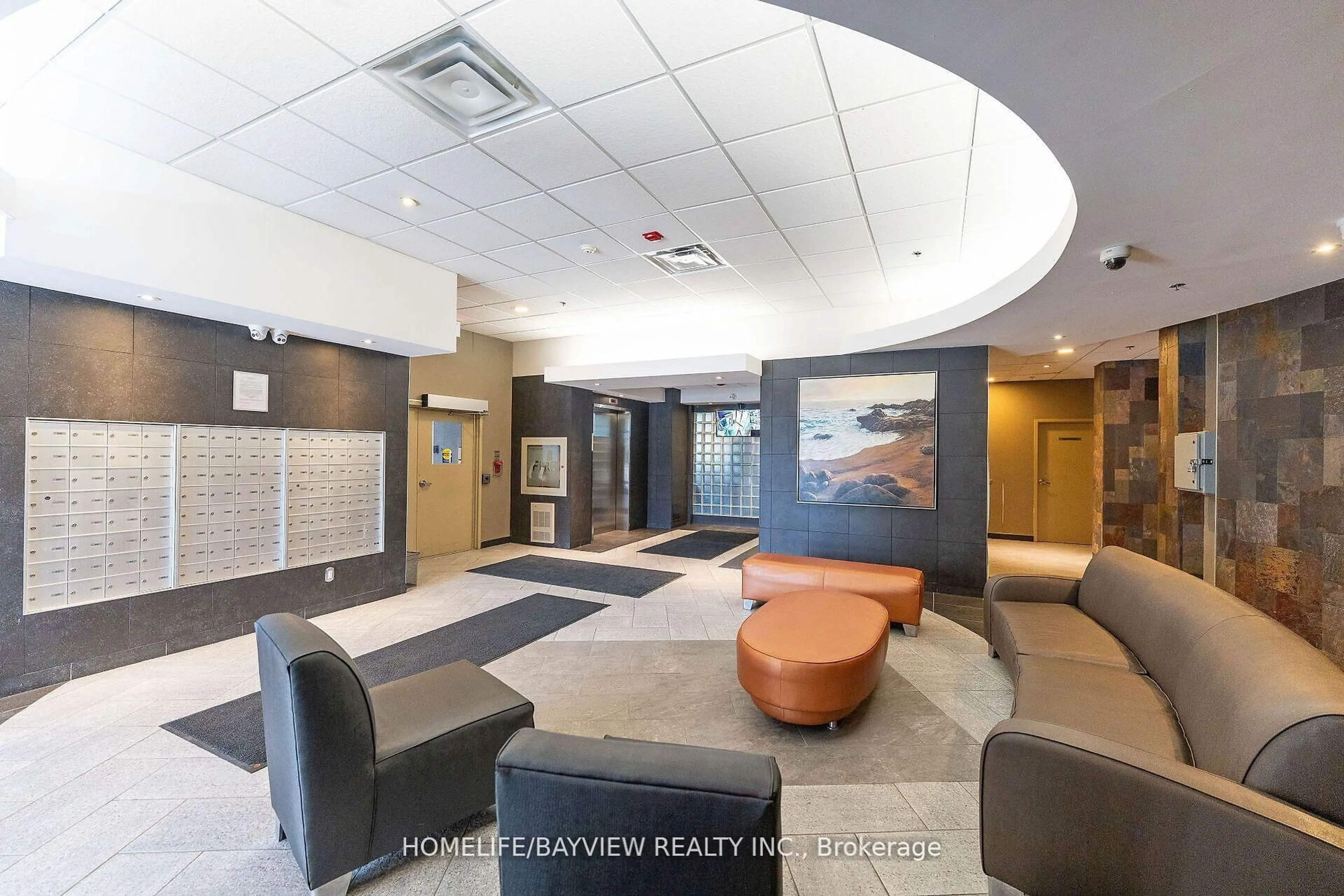 Indoor foyer for 890 Sheppard Ave #407, Toronto Ontario M3H 6B9