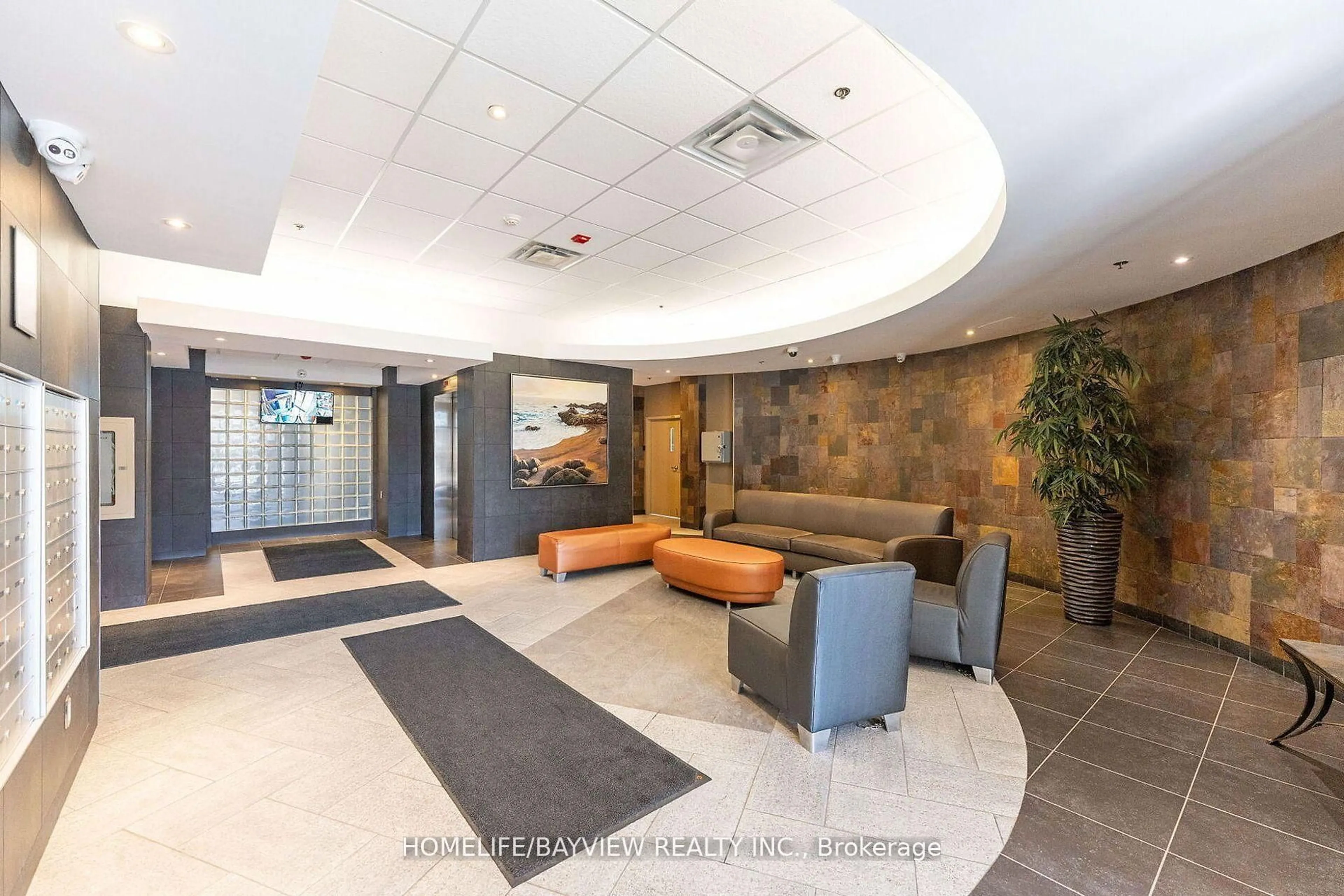 Indoor foyer for 890 Sheppard Ave #407, Toronto Ontario M3H 6B9