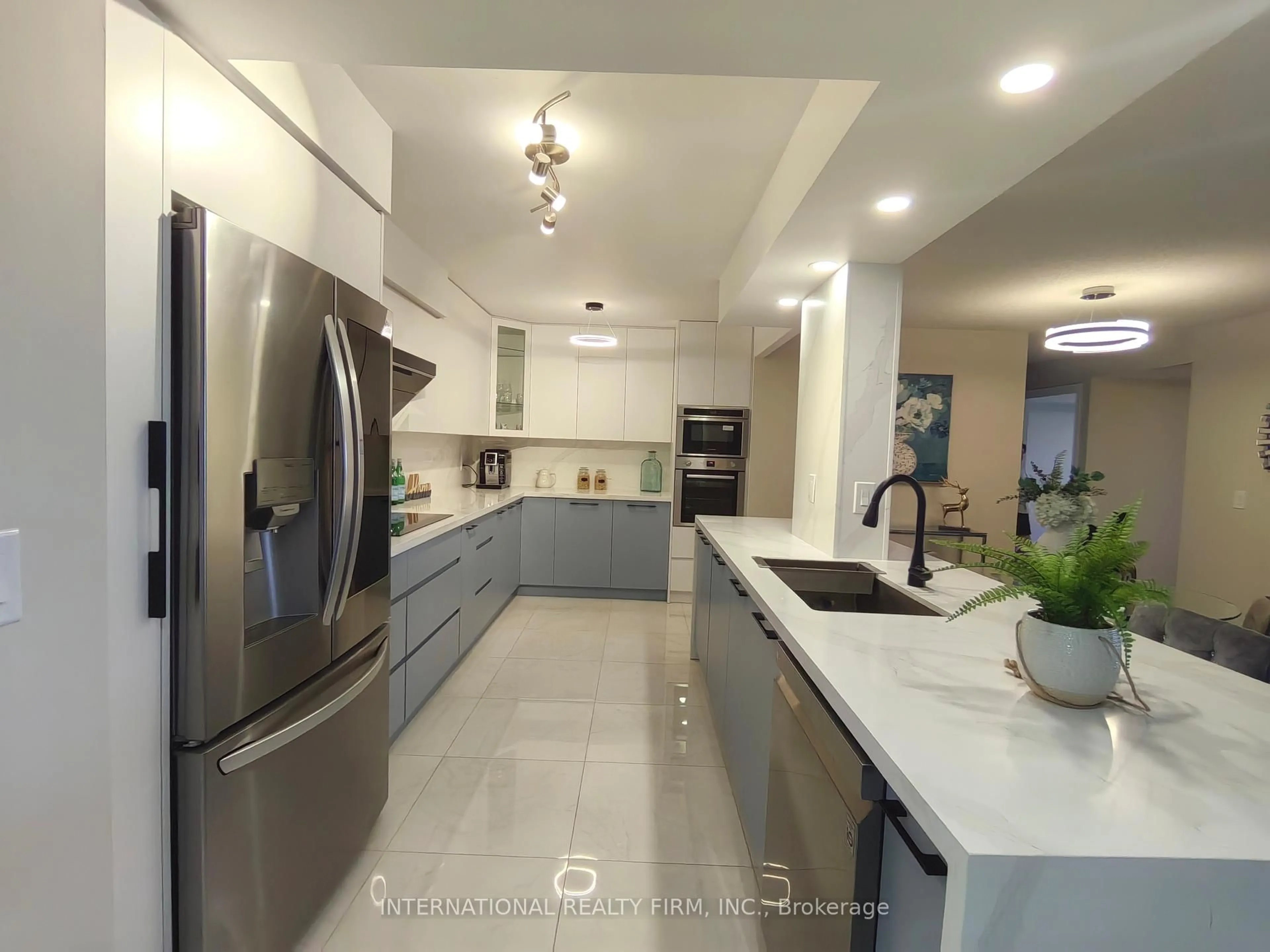 Contemporary kitchen, ceramic/tile floor for 880 Grandview Way #605, Toronto Ontario M2N 7B2