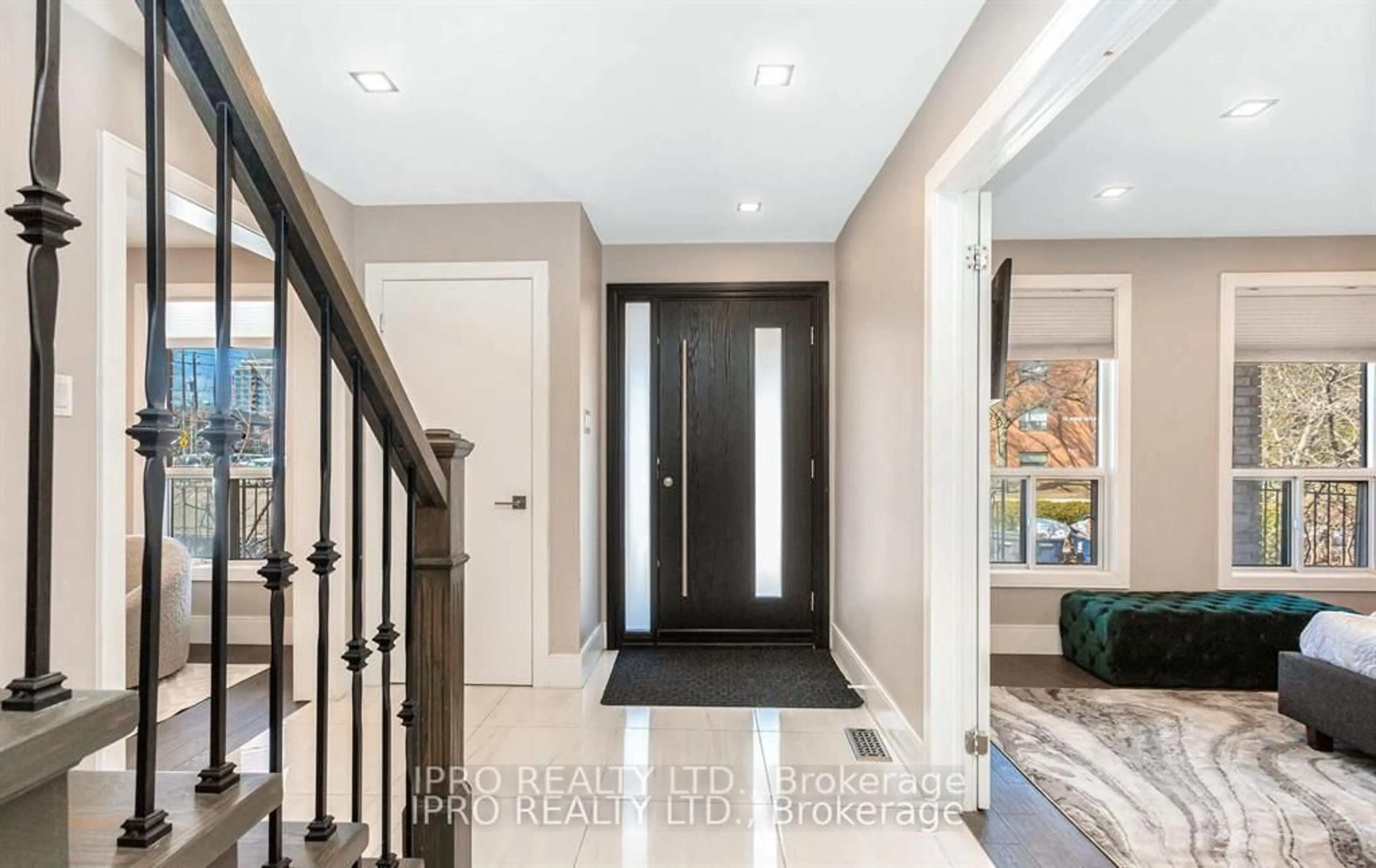 Indoor entryway for 103 Allingham Gdns, Toronto Ontario M3H 1X9