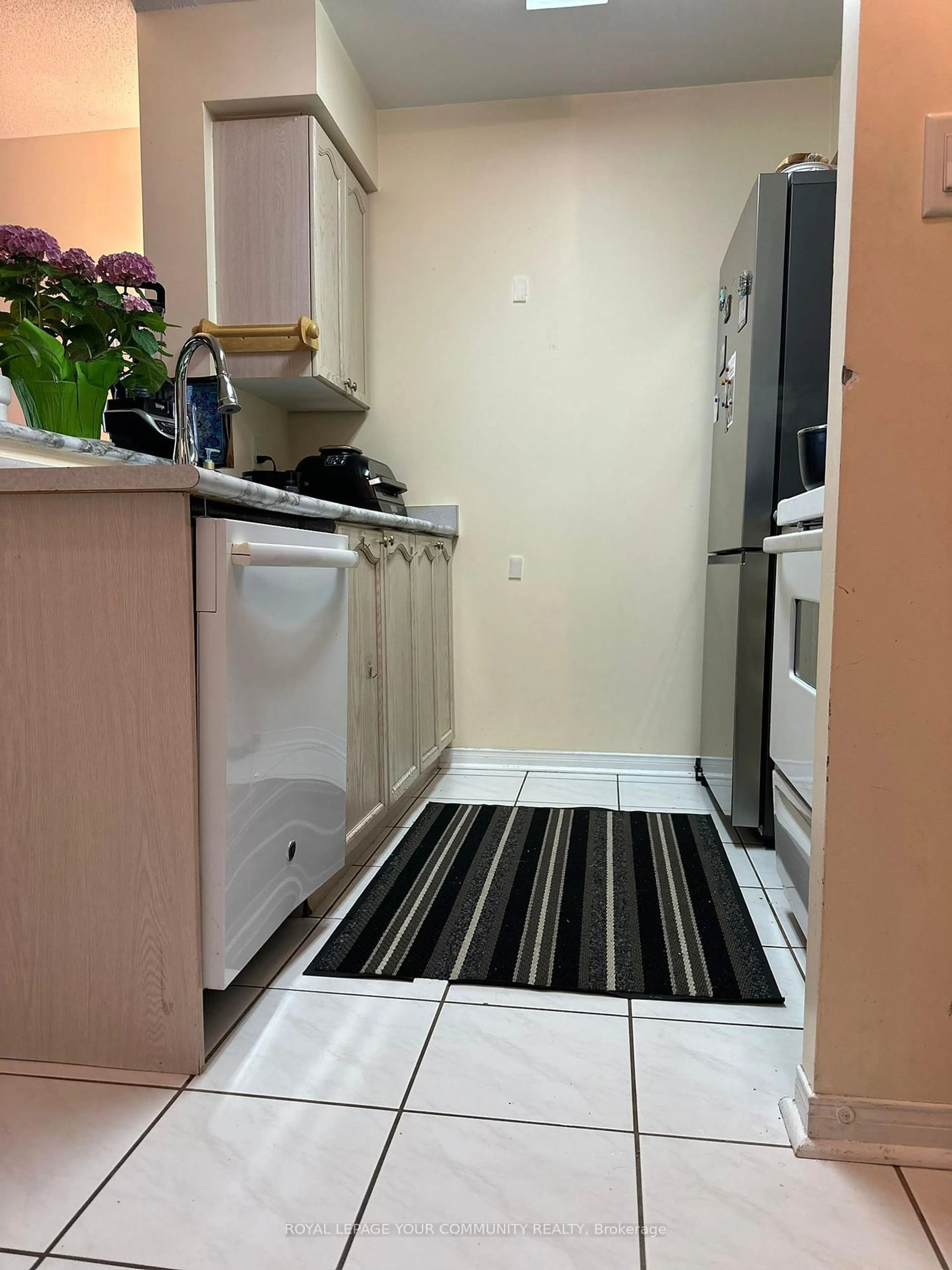 Standard kitchen, floor is not visible for 233 Beecroft Rd #1919, Toronto Ontario M2N 6Z9