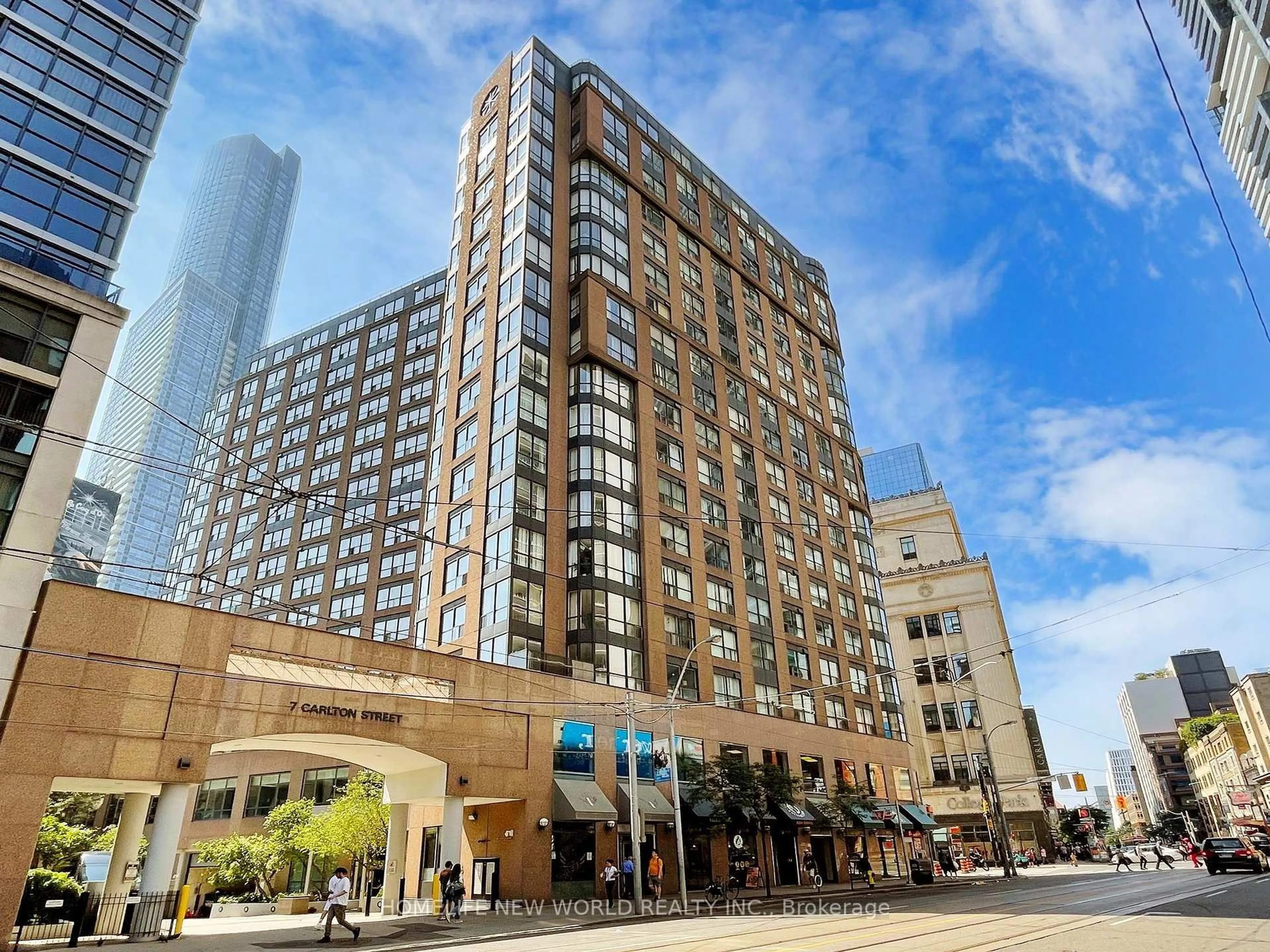 Indoor foyer for 7 Carlton St #1206, Toronto Ontario M5B 2M3