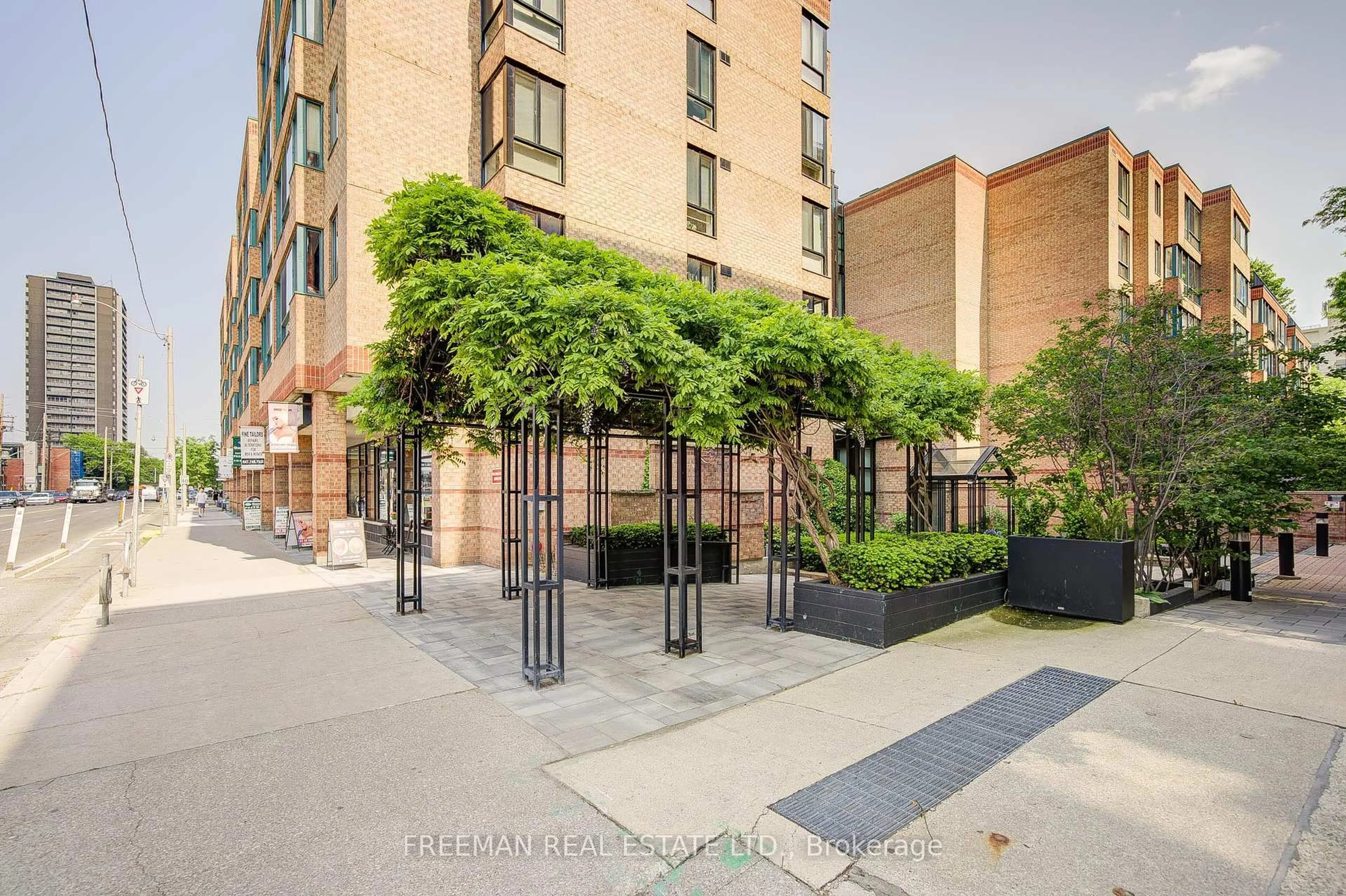Unknown for 225 Davenport Rd #512, Toronto Ontario M5R 1J3