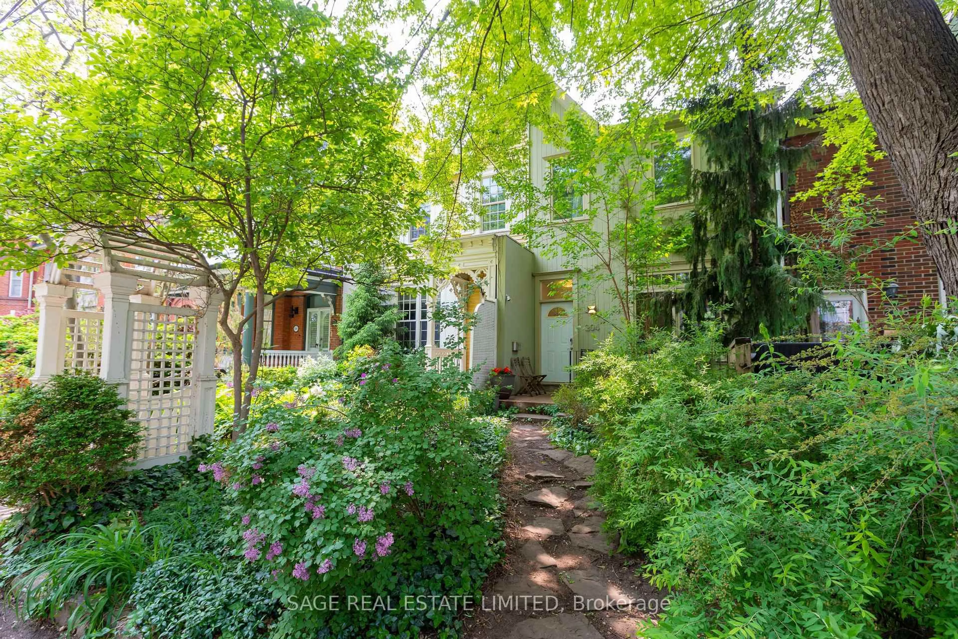 Unknown for 204 Berkeley St, Toronto Ontario M5A 2X4