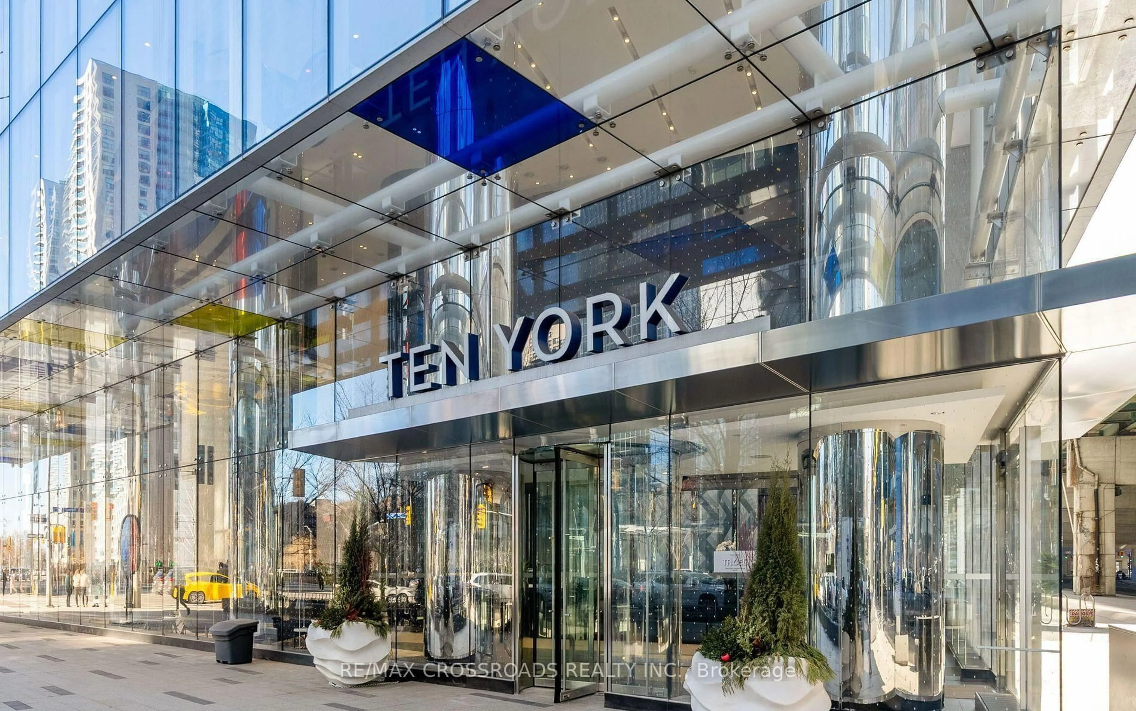 Lobby for 10 York St #1403, Toronto Ontario M5J 2Z2