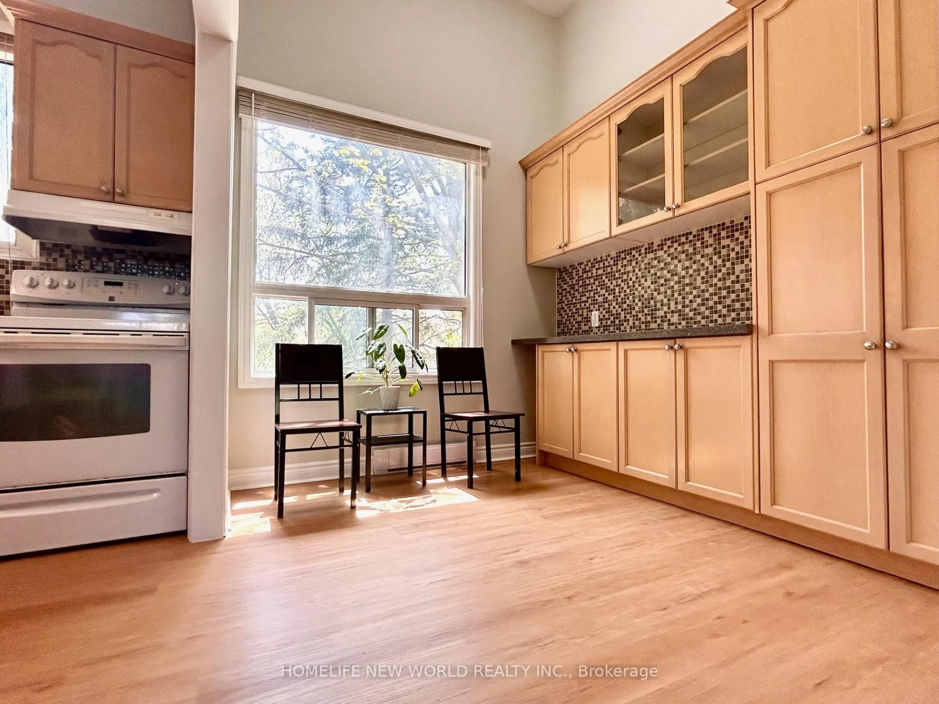 Open concept kitchen, wood/laminate floor for 7 Jenny Wren Way, Toronto Ontario M2H 2Y8