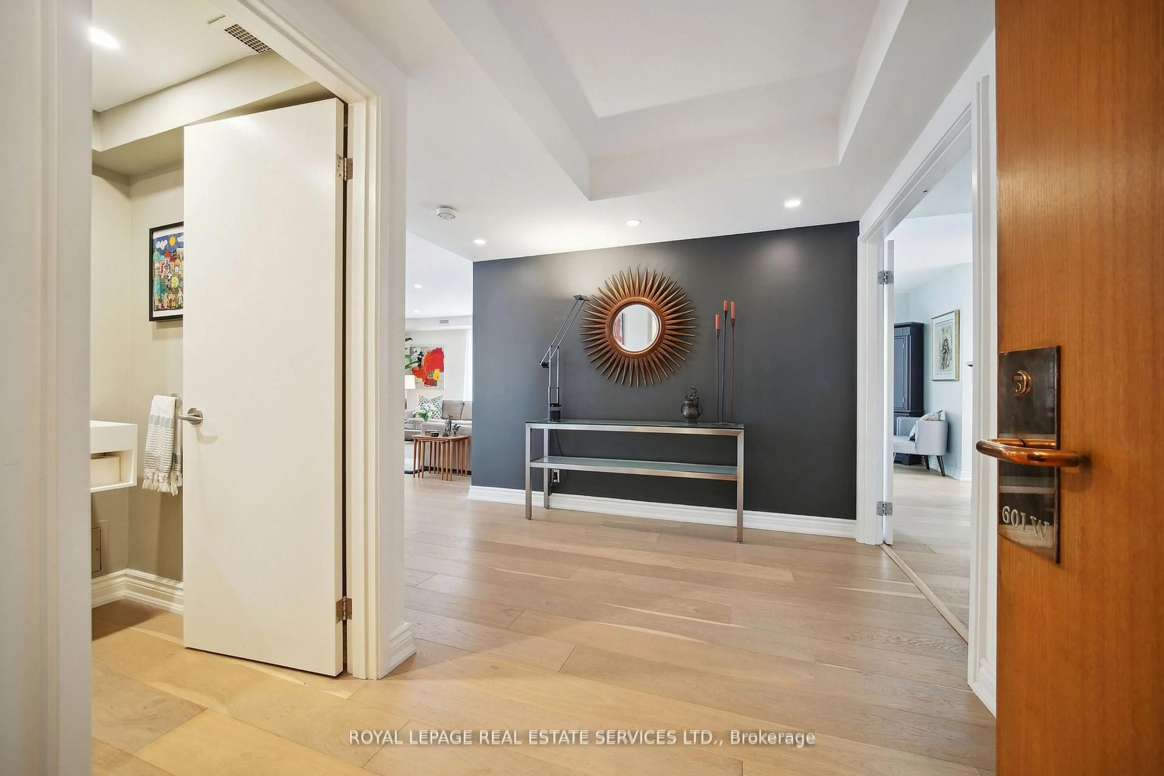 Indoor entryway for 480 Queens Quay #601, Toronto Ontario M5V 2Y5