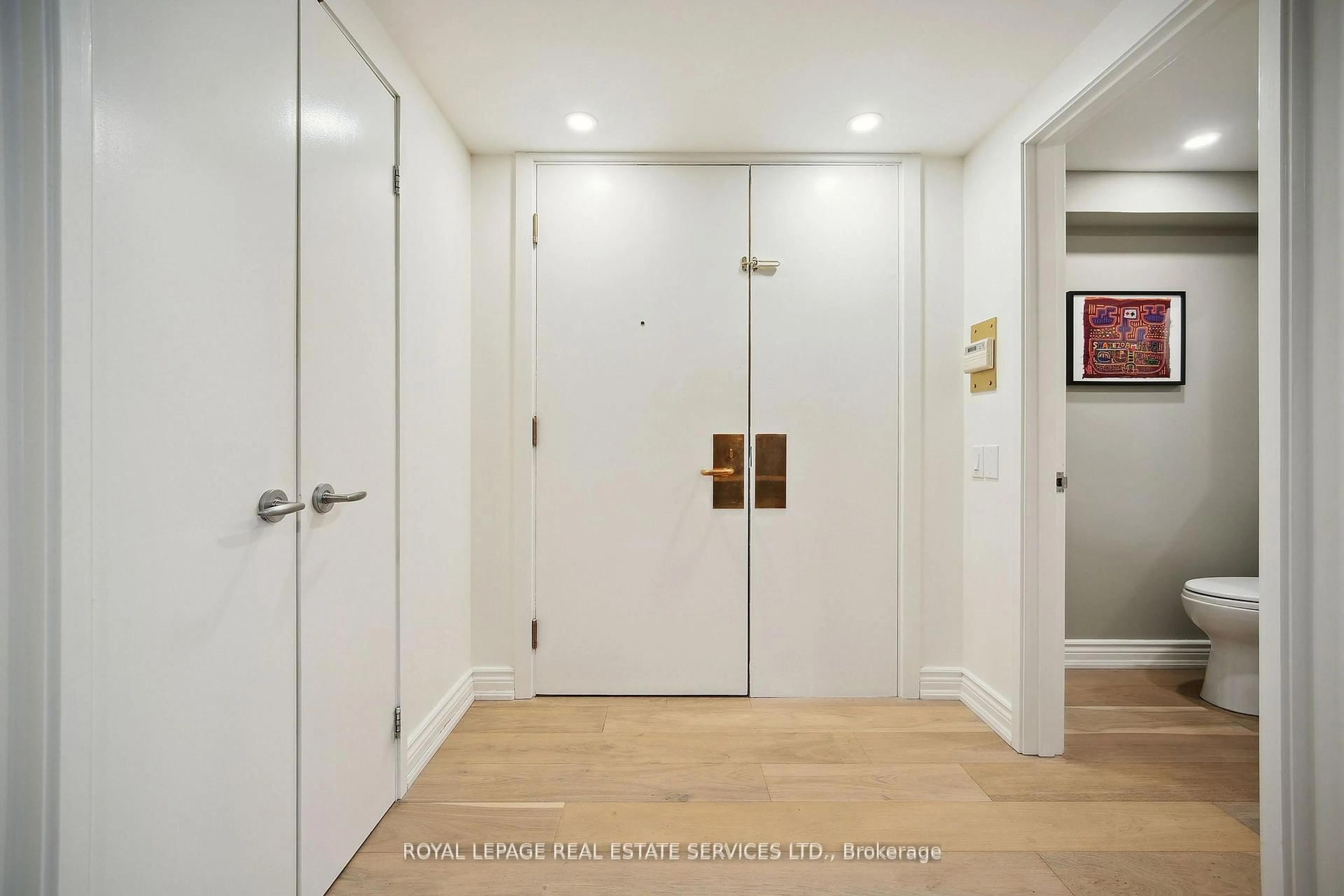 Indoor entryway for 480 Queens Quay #601, Toronto Ontario M5V 2Y5
