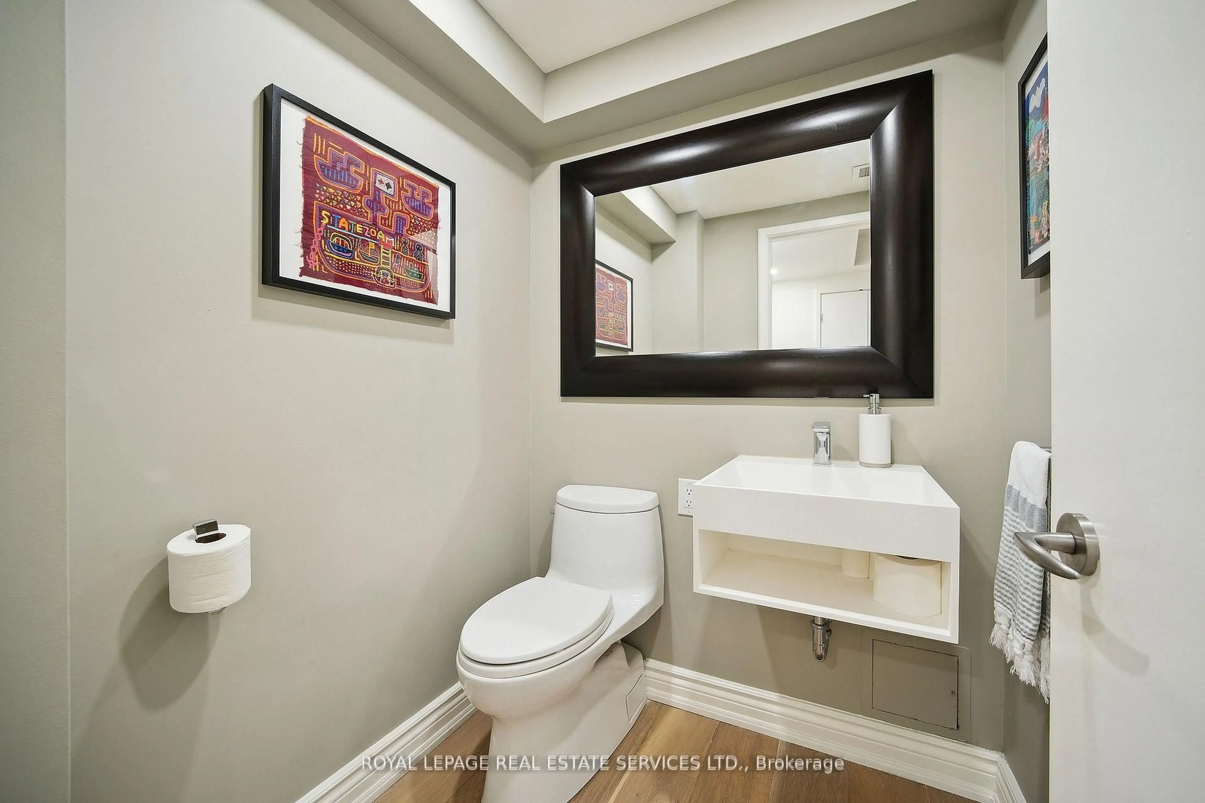 Standard bathroom, ceramic/tile floor for 480 Queens Quay #601, Toronto Ontario M5V 2Y5