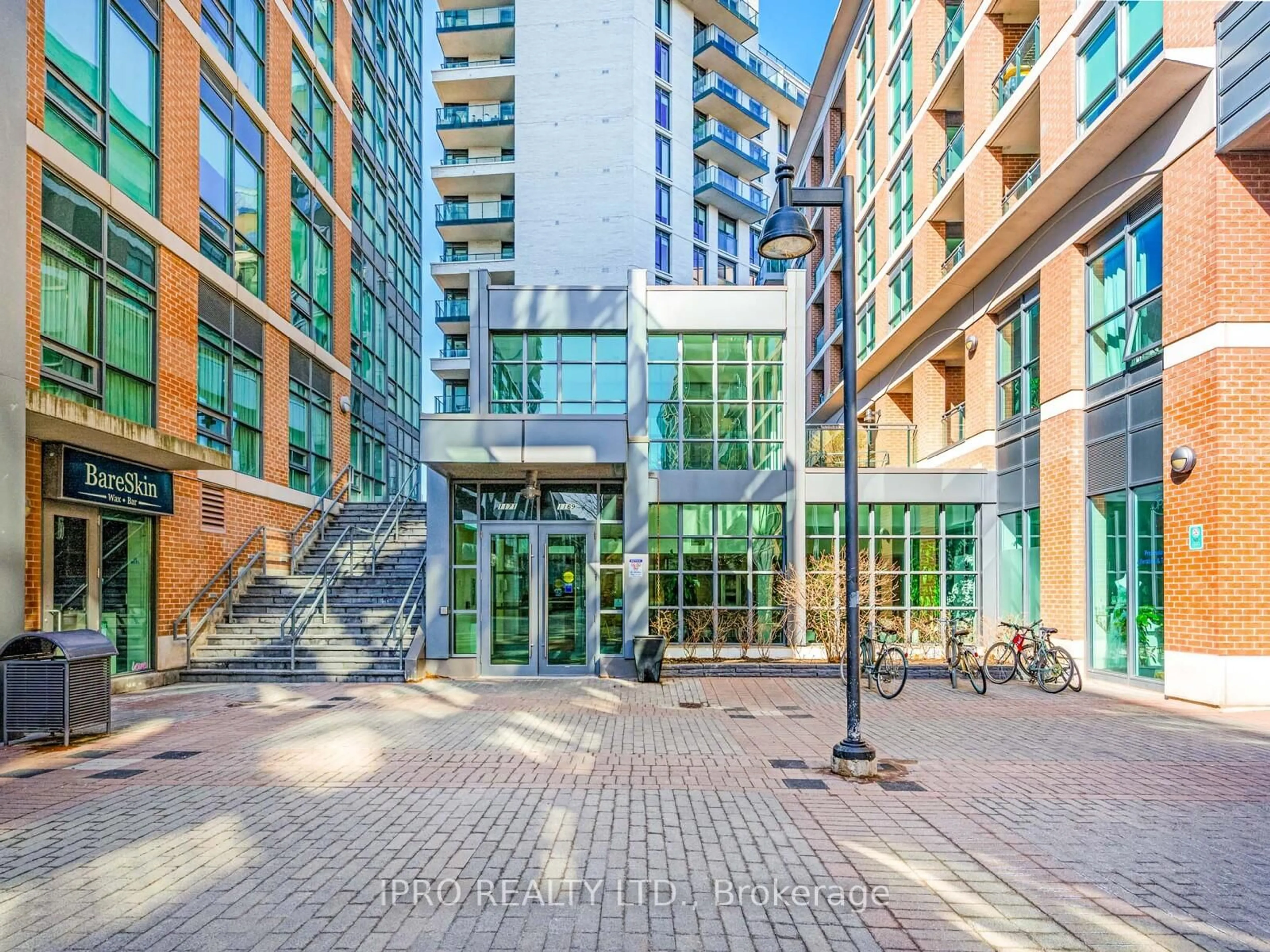 Indoor foyer for 1169 Queen St #206, Toronto Ontario M6J 1J4