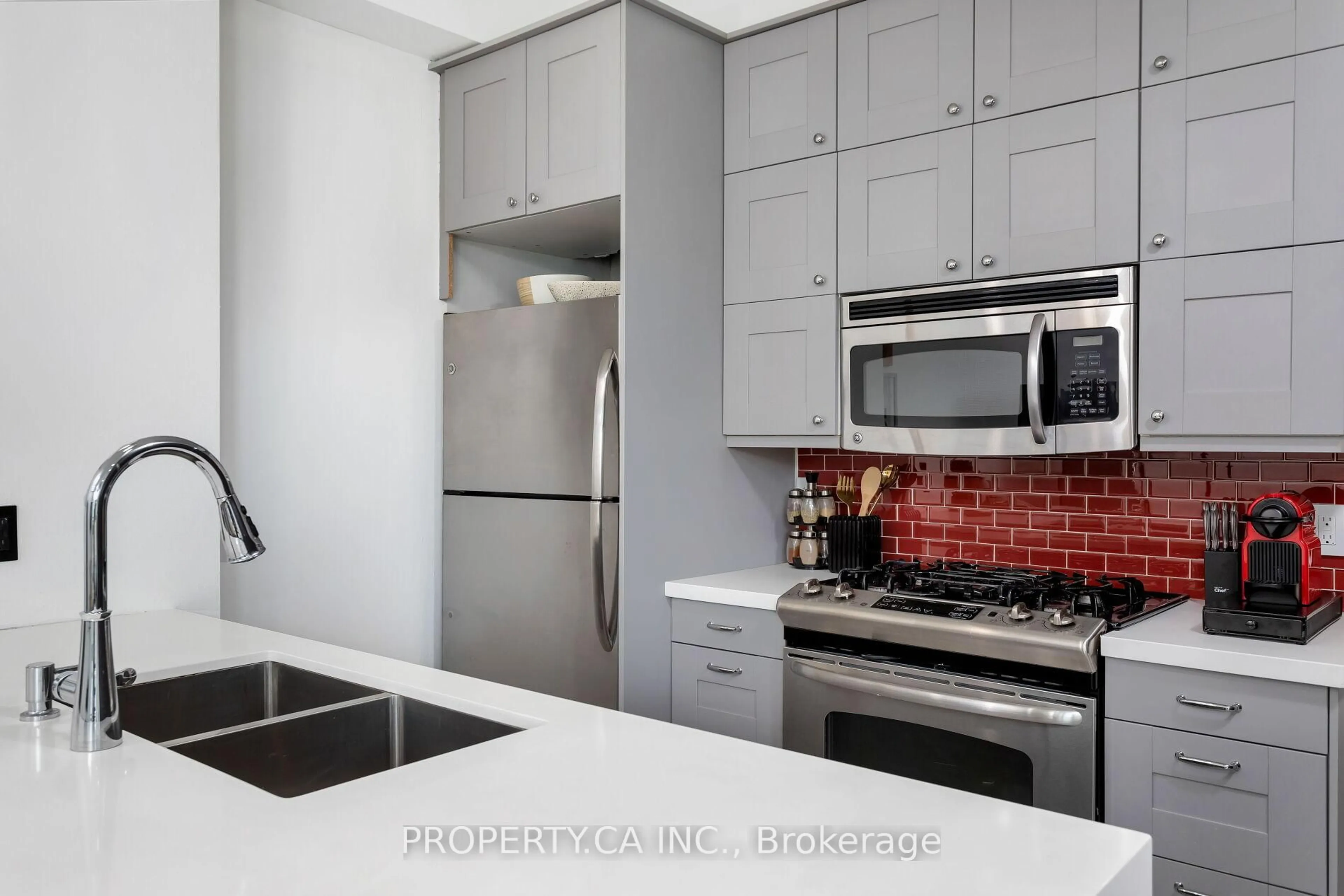 Standard kitchen, unknown for 127 Queen St #1002, Toronto Ontario M5C 1S3