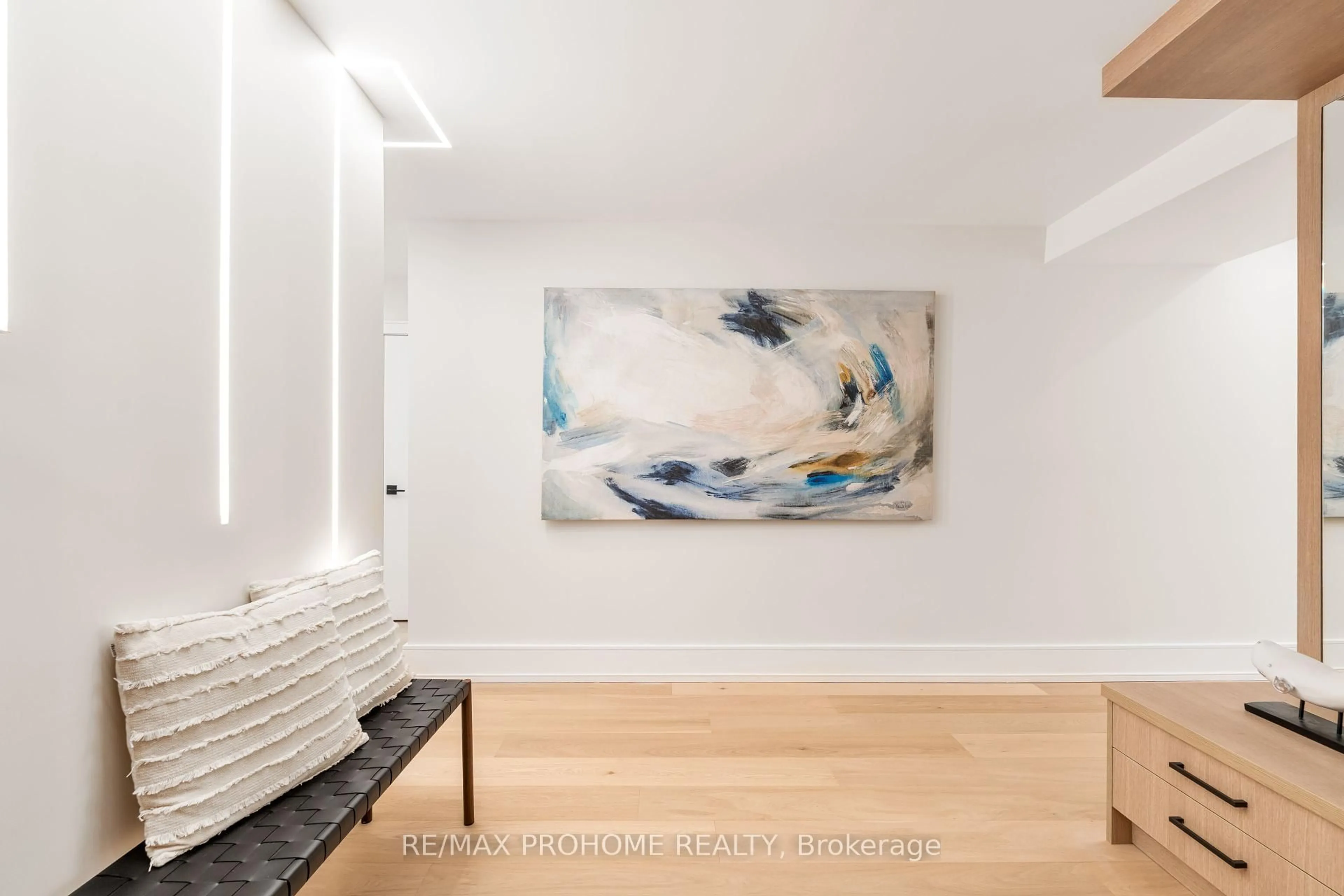 Indoor entryway for 66 Collier St #2D, Toronto Ontario M4W 1L9