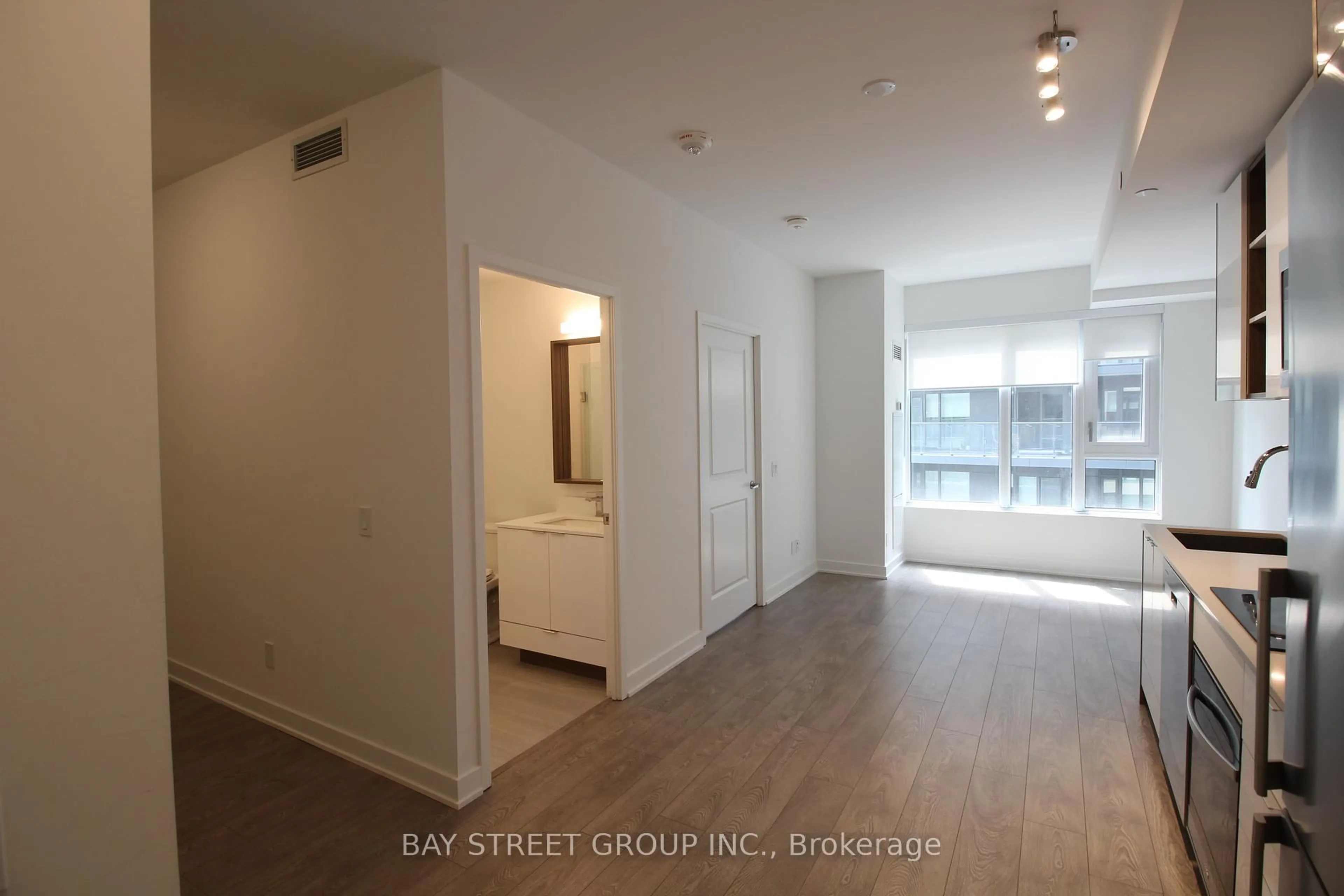 A pic of a room for 543 Richmond St #814, Toronto Ontario M5V 1Y6