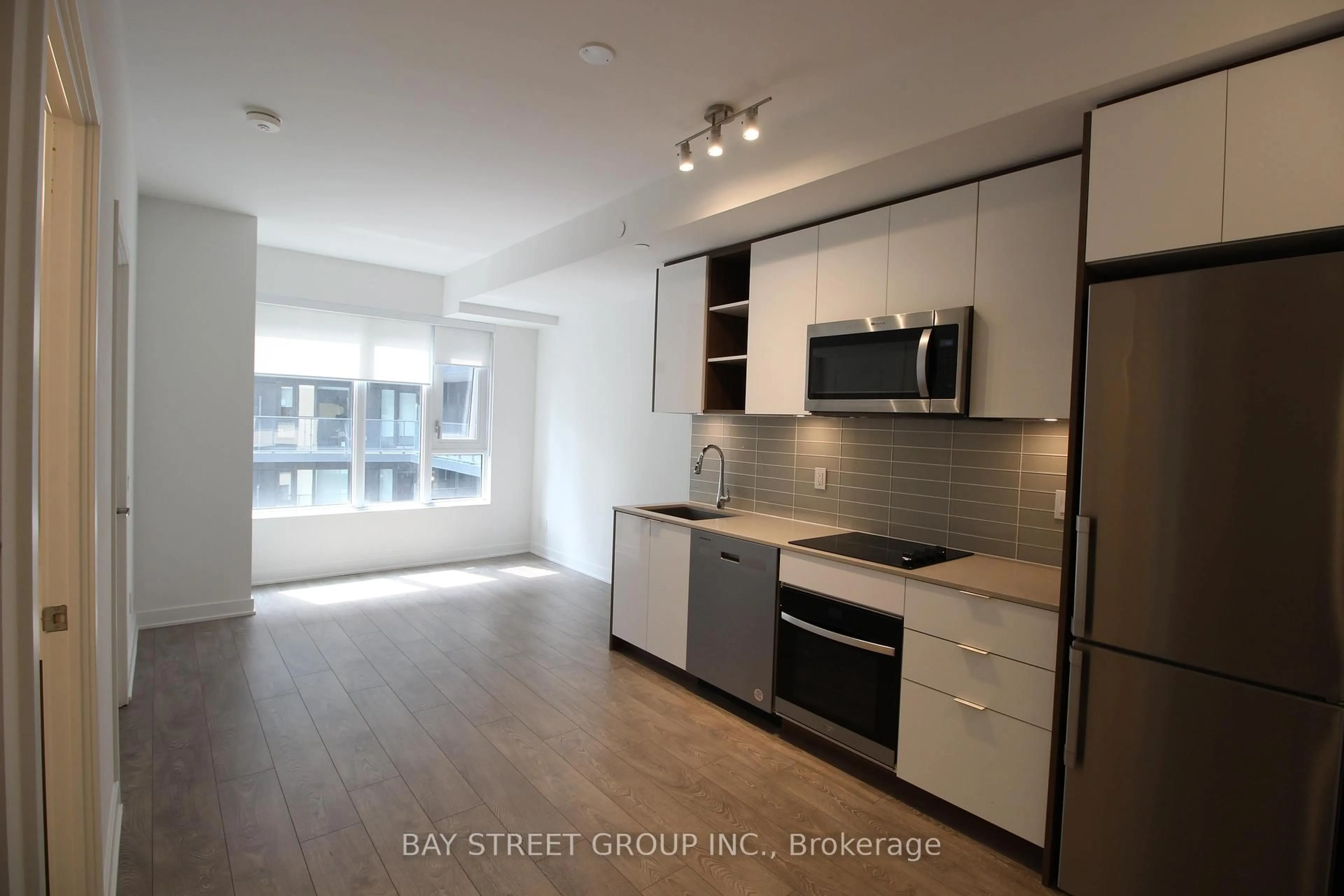 Open concept kitchen, unknown for 543 Richmond St #814, Toronto Ontario M5V 1Y6