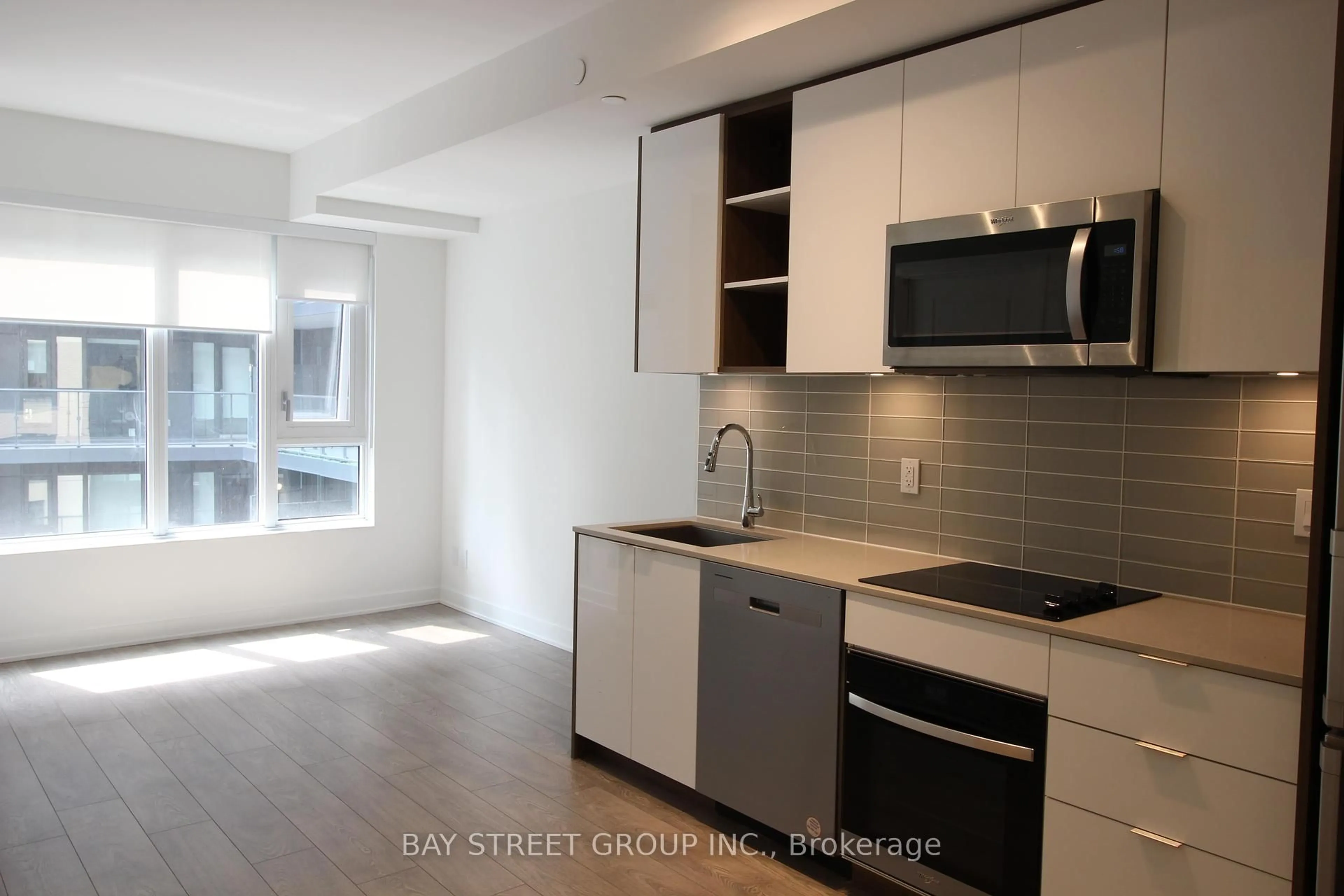 Open concept kitchen, unknown for 543 Richmond St #814, Toronto Ontario M5V 1Y6
