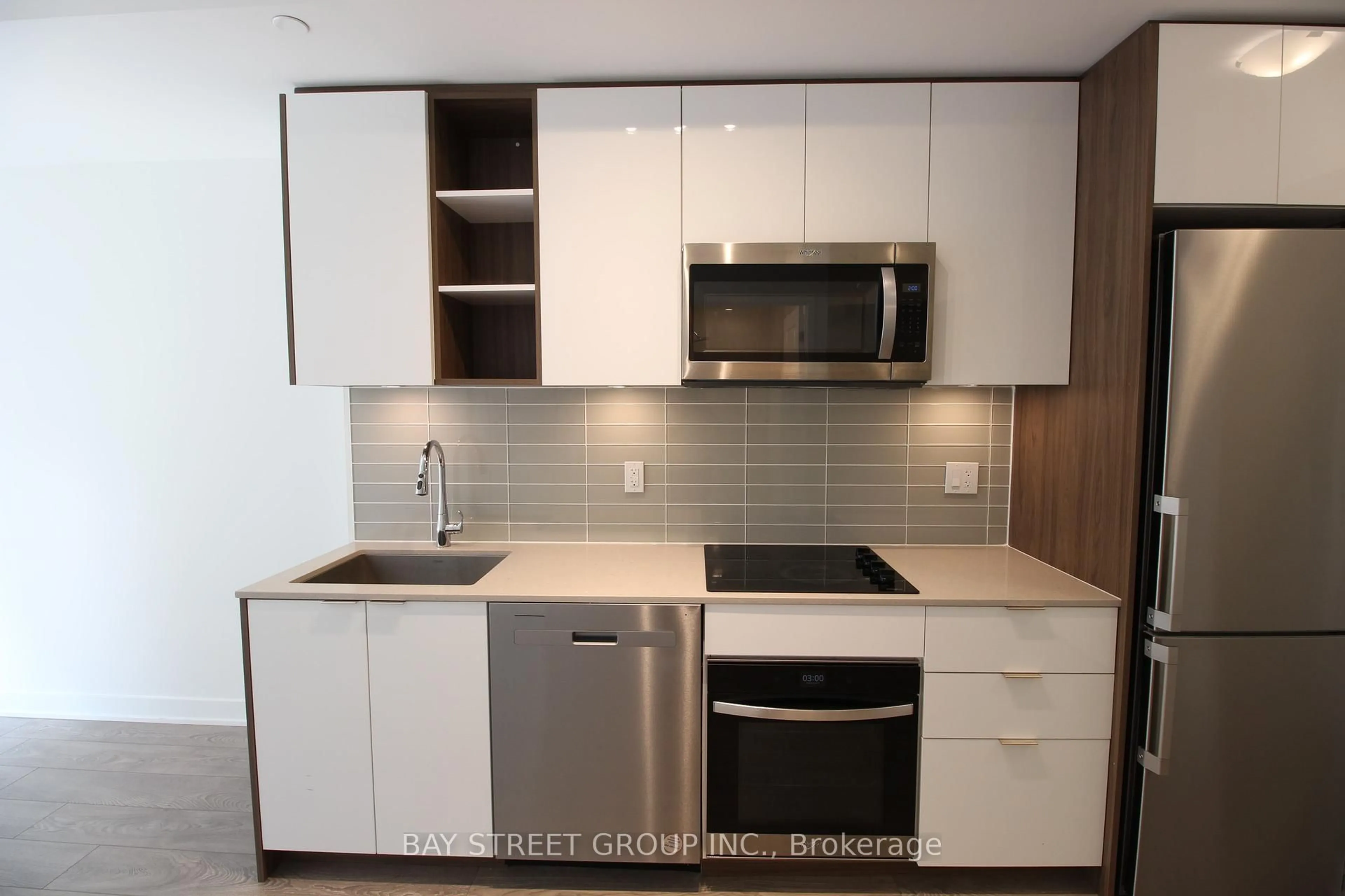 Standard kitchen, unknown for 543 Richmond St #814, Toronto Ontario M5V 1Y6