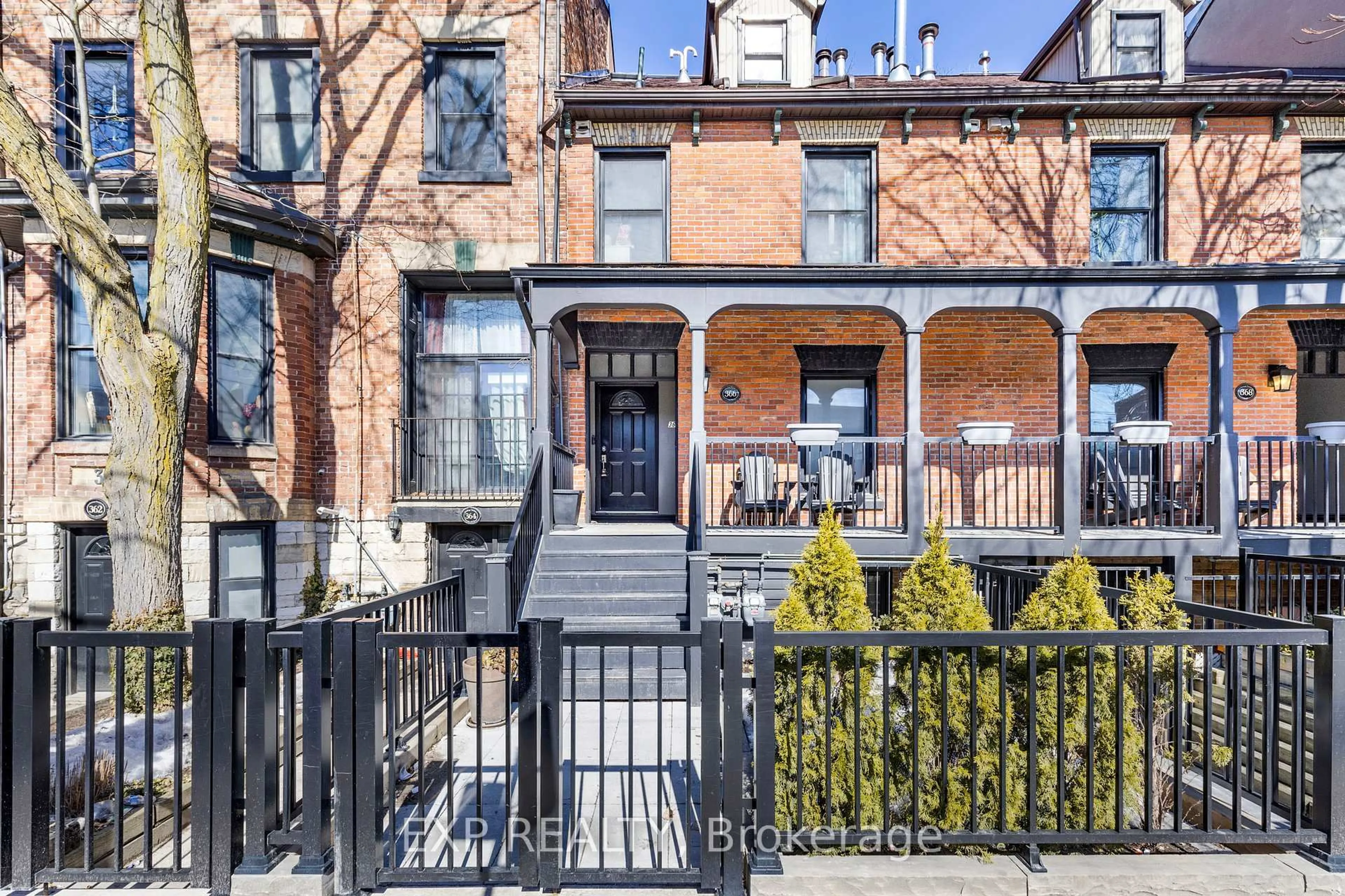 Home with brick exterior material, street for 366 Dundas St, Toronto Ontario M5A 2A3