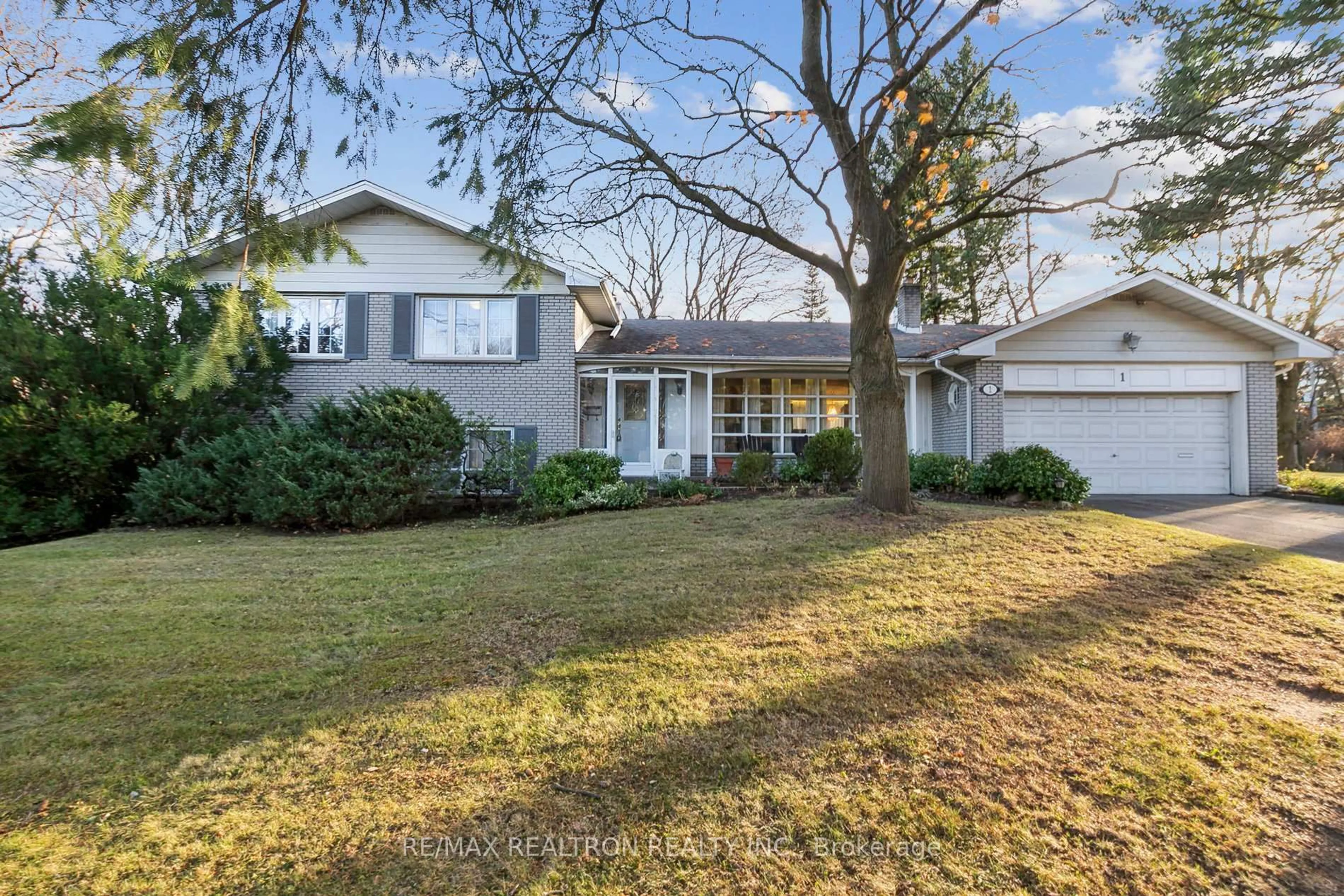 A pic from outside/outdoor area/front of a property/back of a property/a pic from drone, street for 1 Wilket Rd, Toronto Ontario M2L 1N7