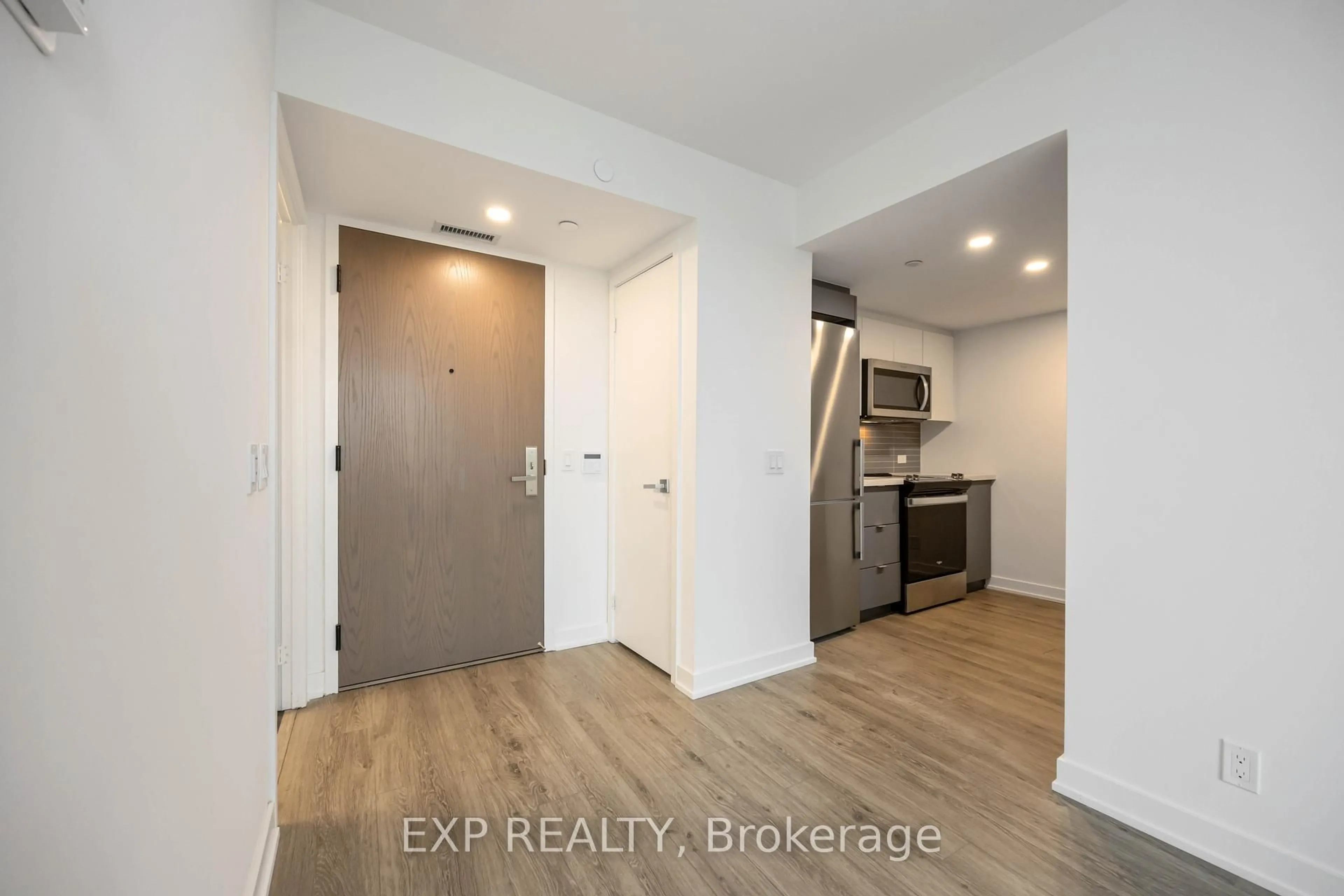 Indoor entryway for 30 Tretti Way #219, Toronto Ontario M3H 0E3