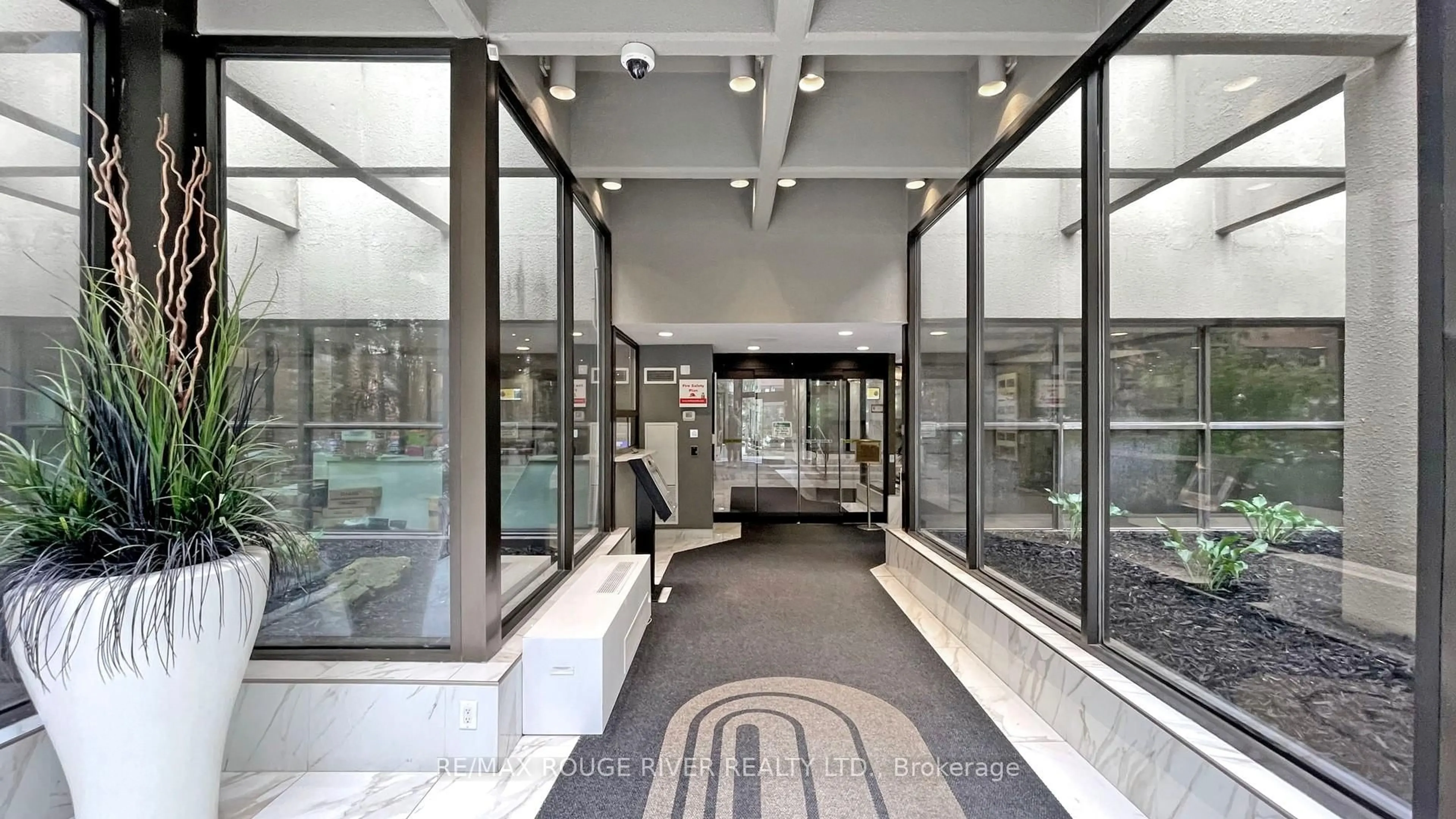 Indoor foyer for 33 Elmhurst Ave #2407, Toronto Ontario M2N 6G8