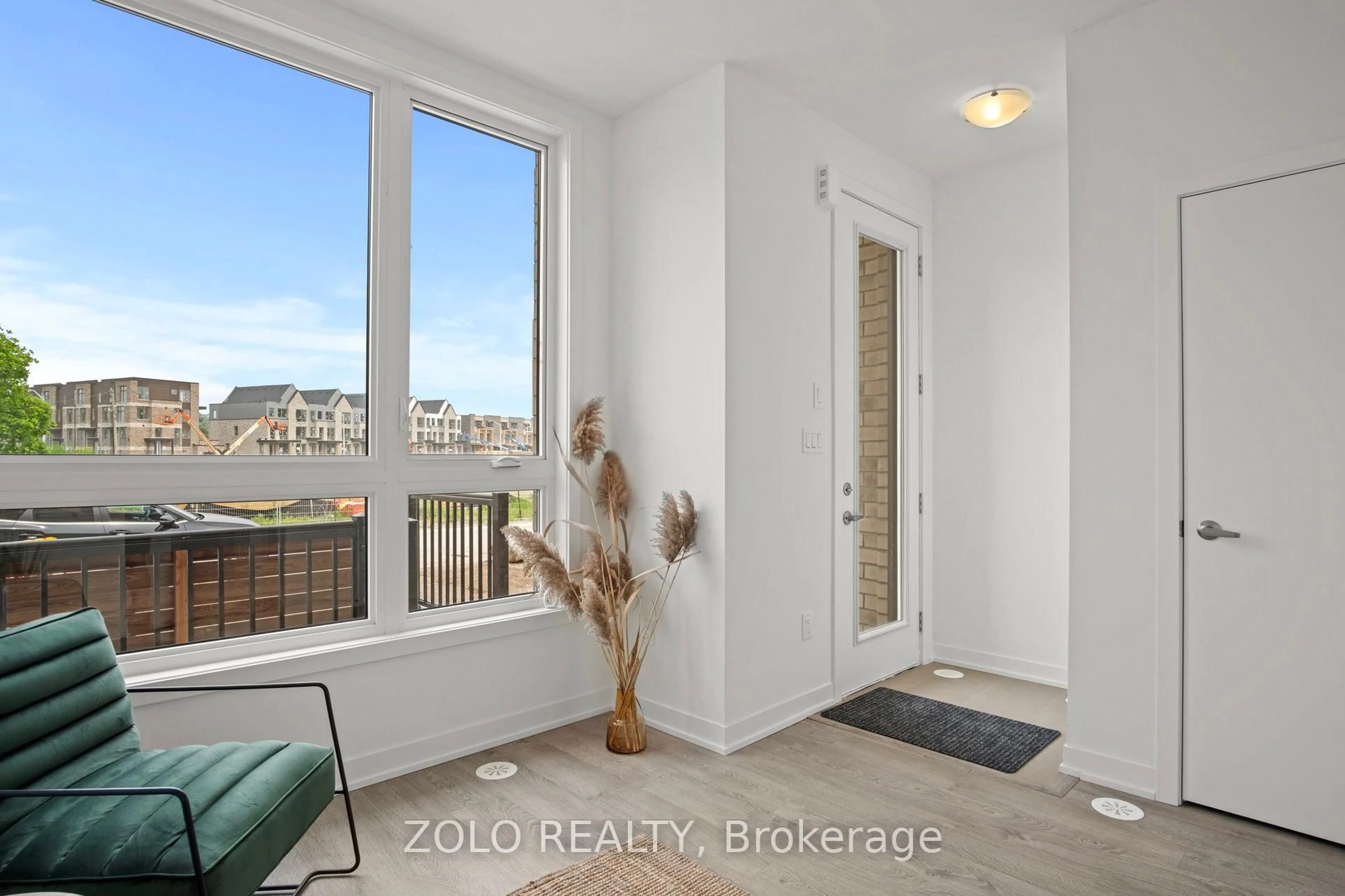 Indoor entryway for 30 Deep Roots Terr, Toronto Ontario M6A 2L8