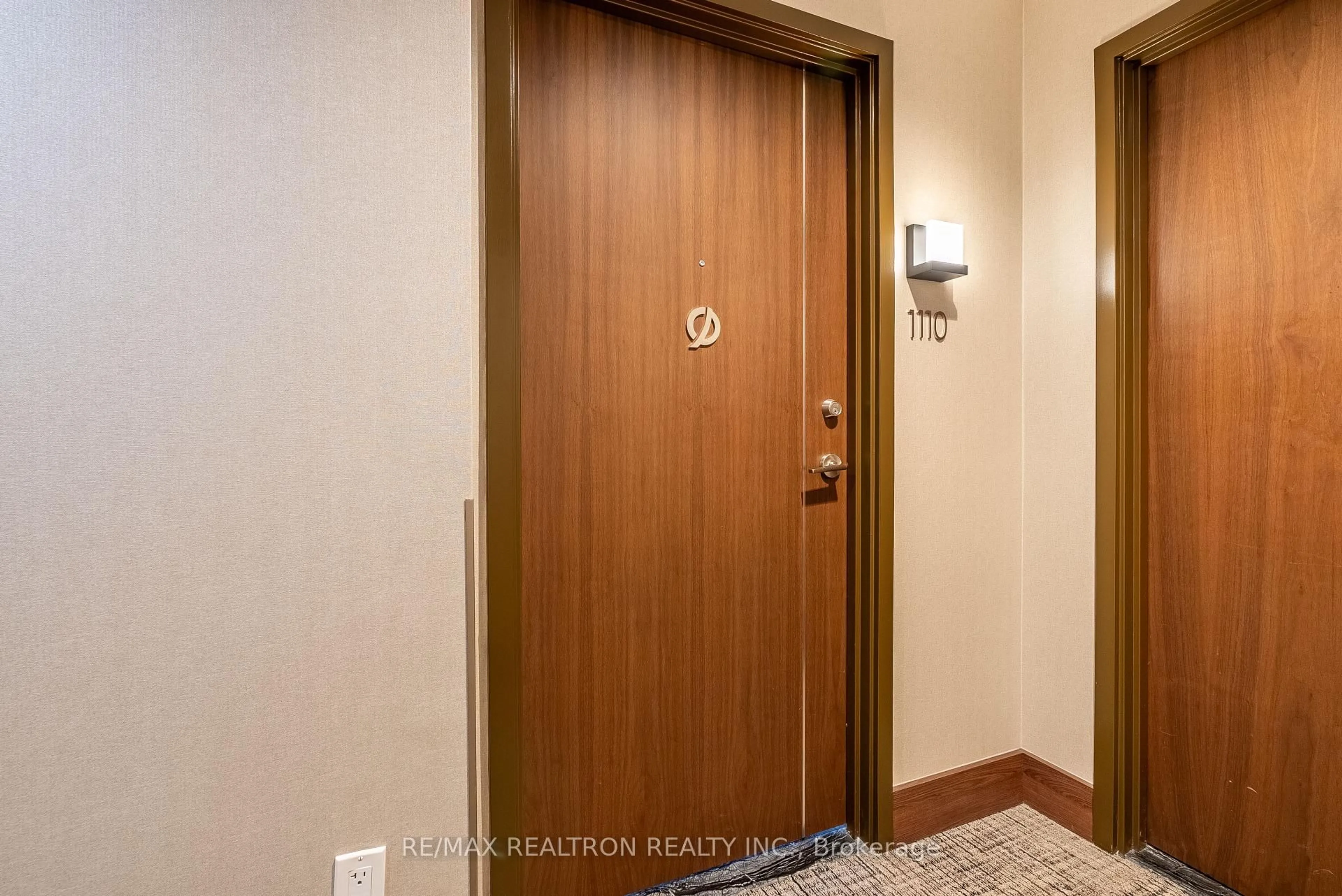 Indoor foyer for 115 McMahon Dr #1110, Toronto Ontario M2K 0E3