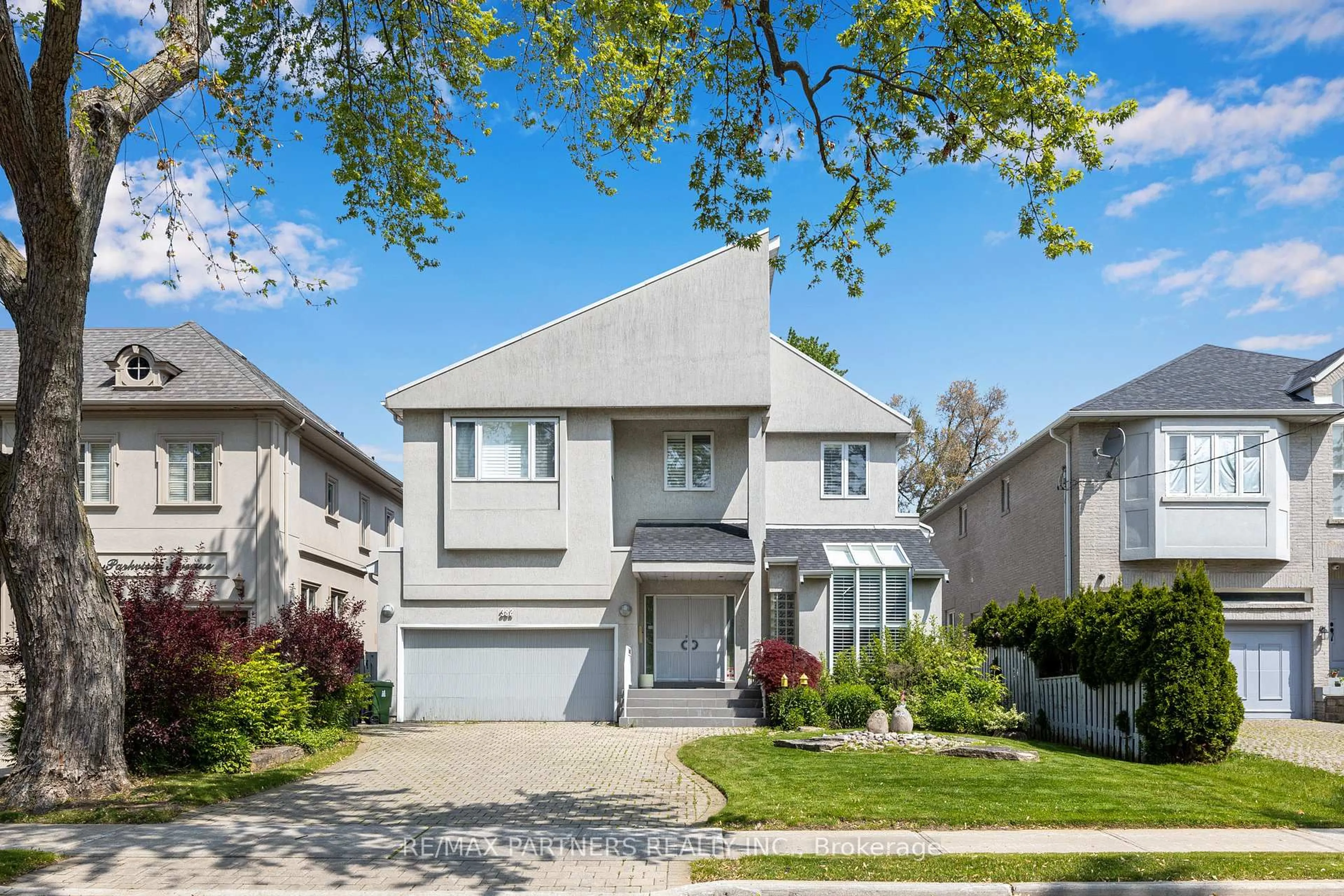 Home with vinyl exterior material, street for 382 Parkview Ave, Toronto Ontario M2N 3Z8