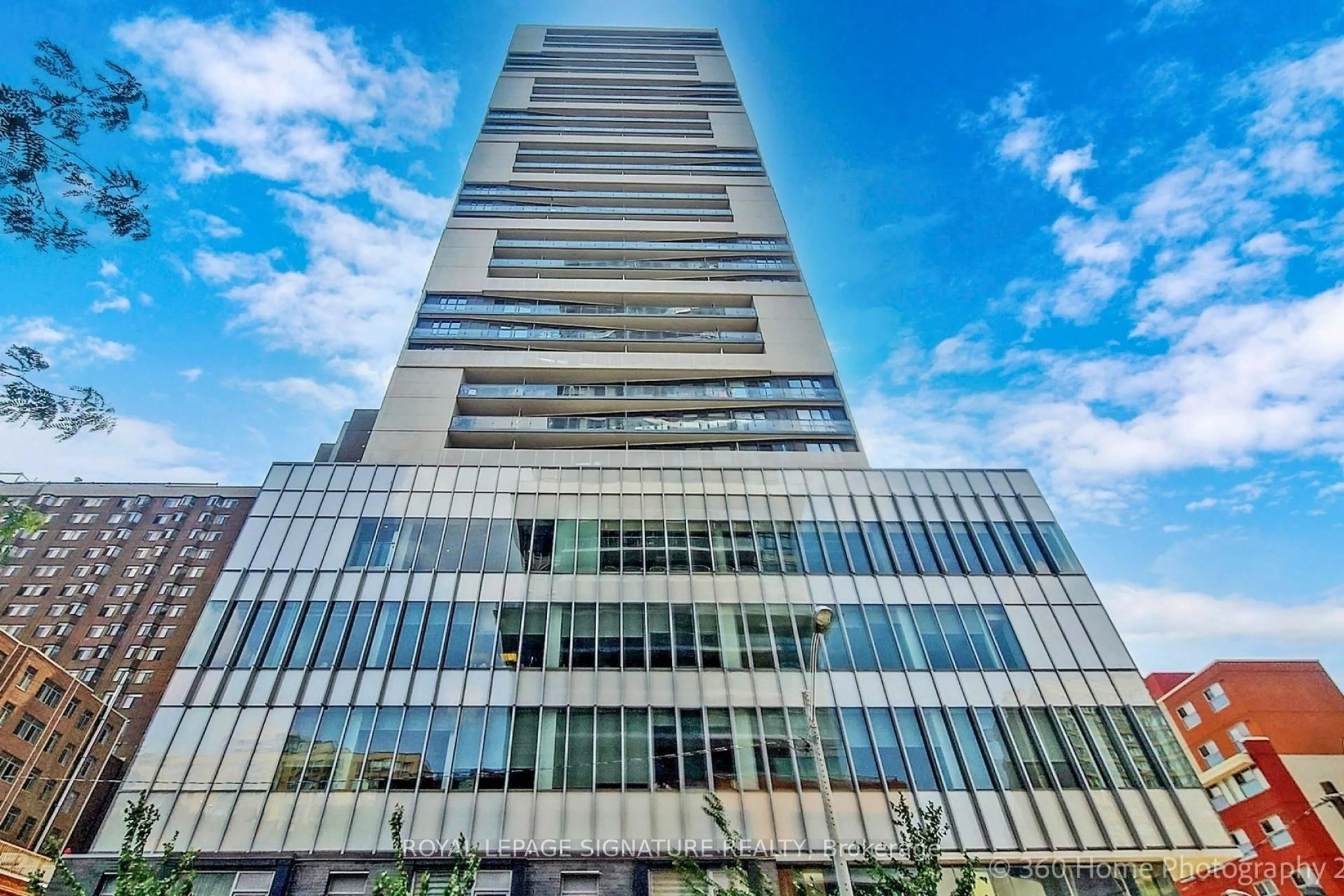 Indoor foyer for 89 McGill St #1411, Toronto Ontario M5B 1H5