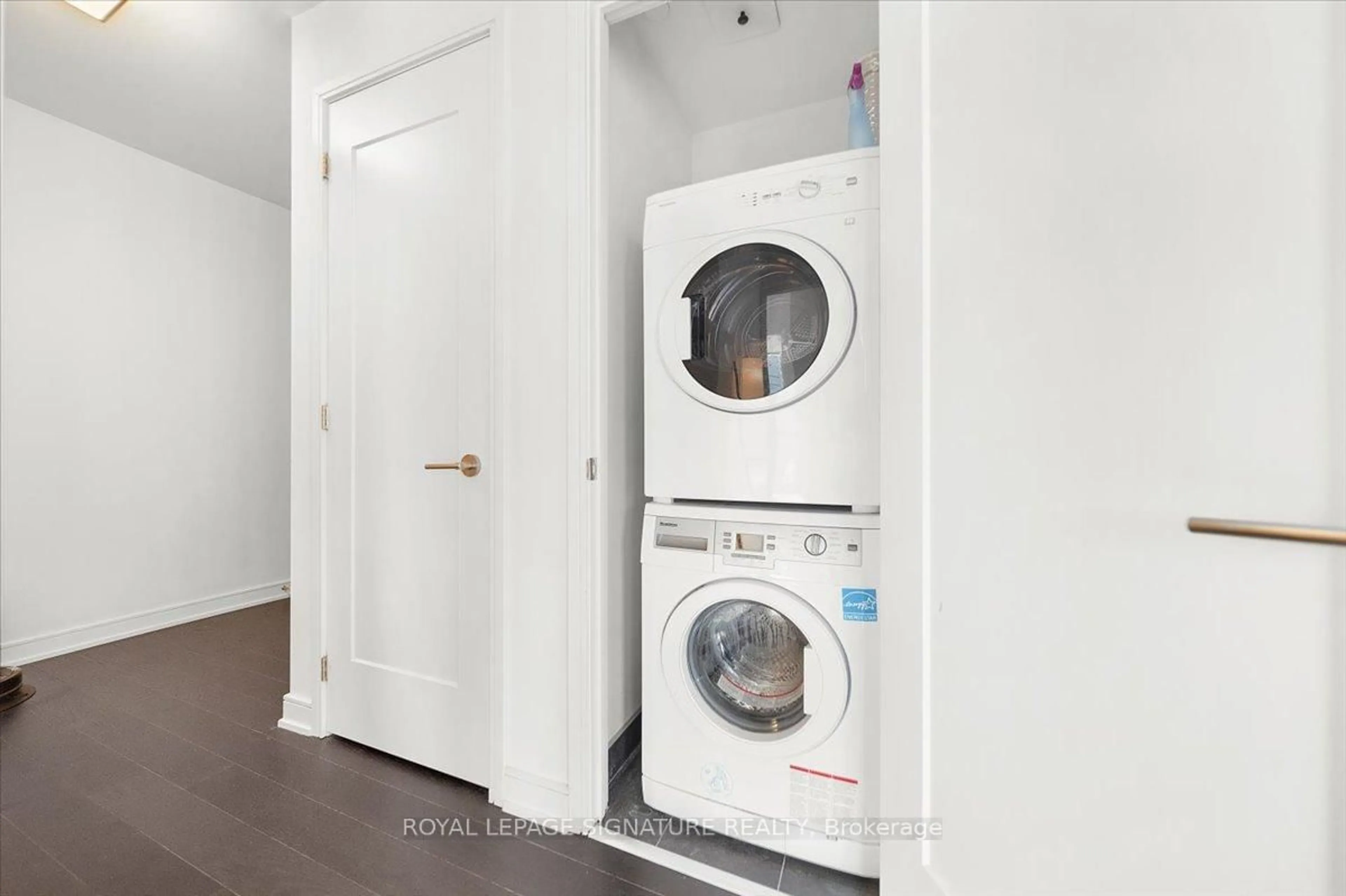 Laundry room for 88 Scott St #5207, Toronto Ontario M5E 0A9