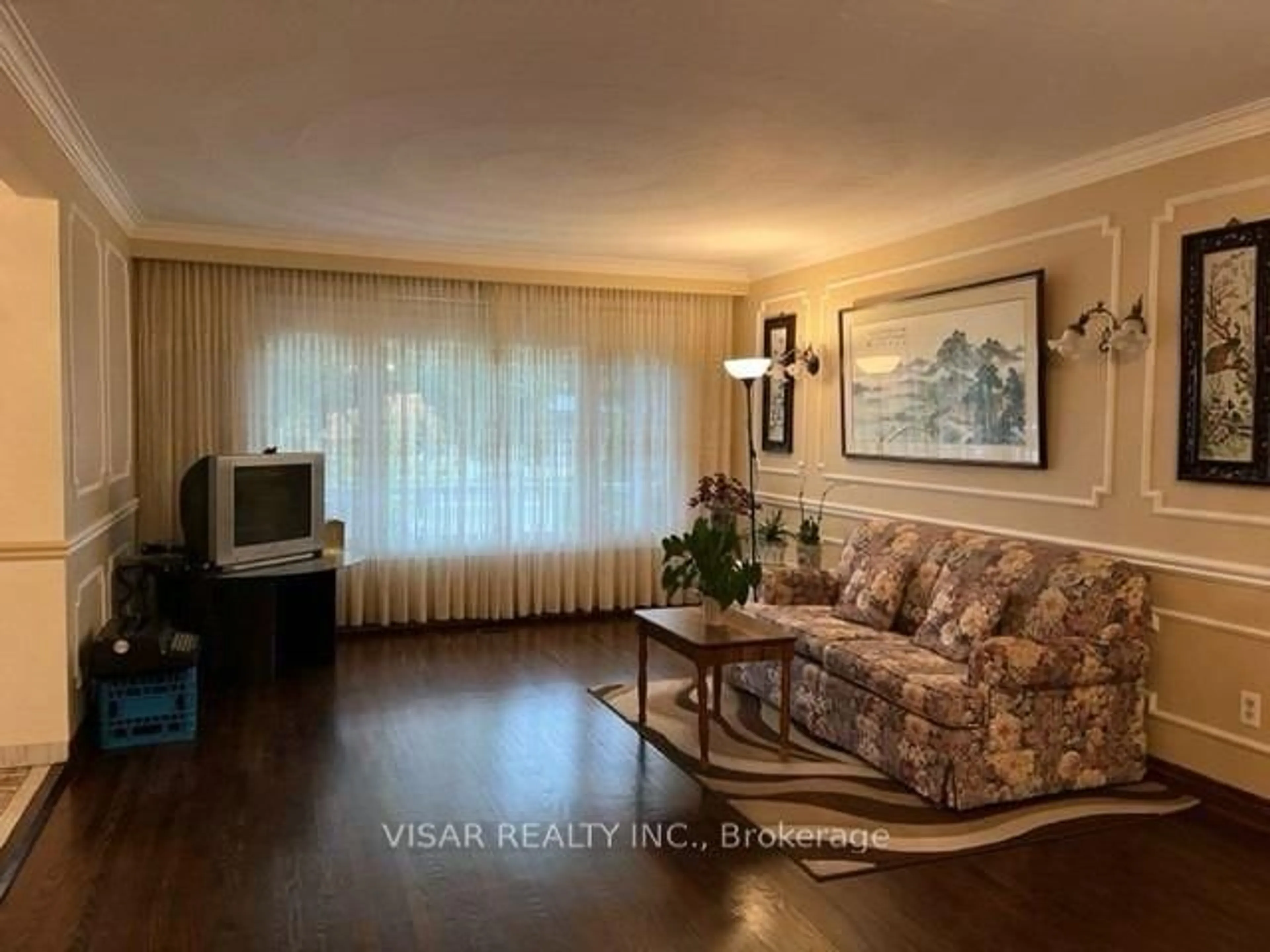 Living room with furniture, wood/laminate floor for 68 Bickerton Cres, Toronto Ontario M2J 3T1