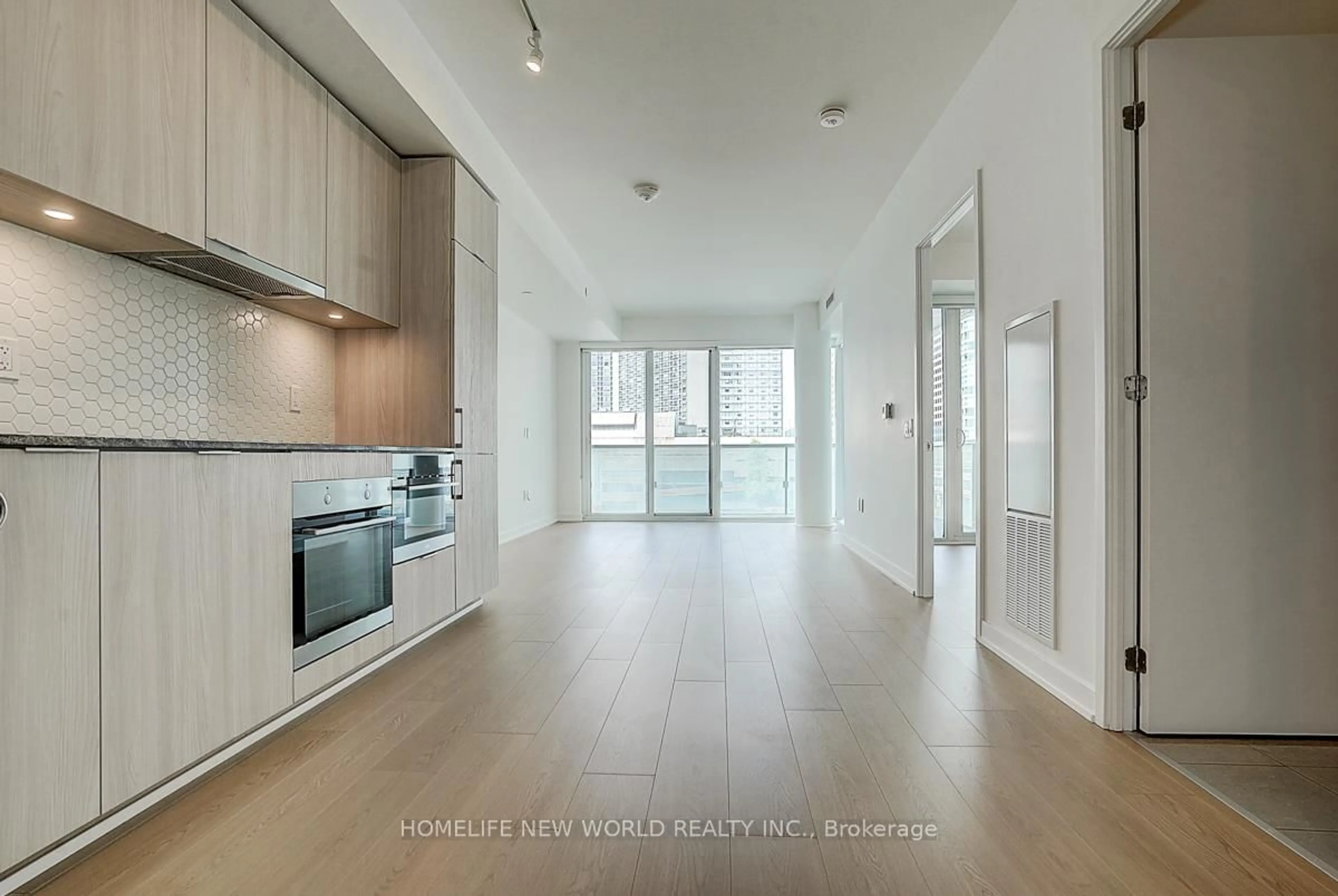 Unknown for 15 Queens Quay #419, Toronto Ontario M5E 0C5