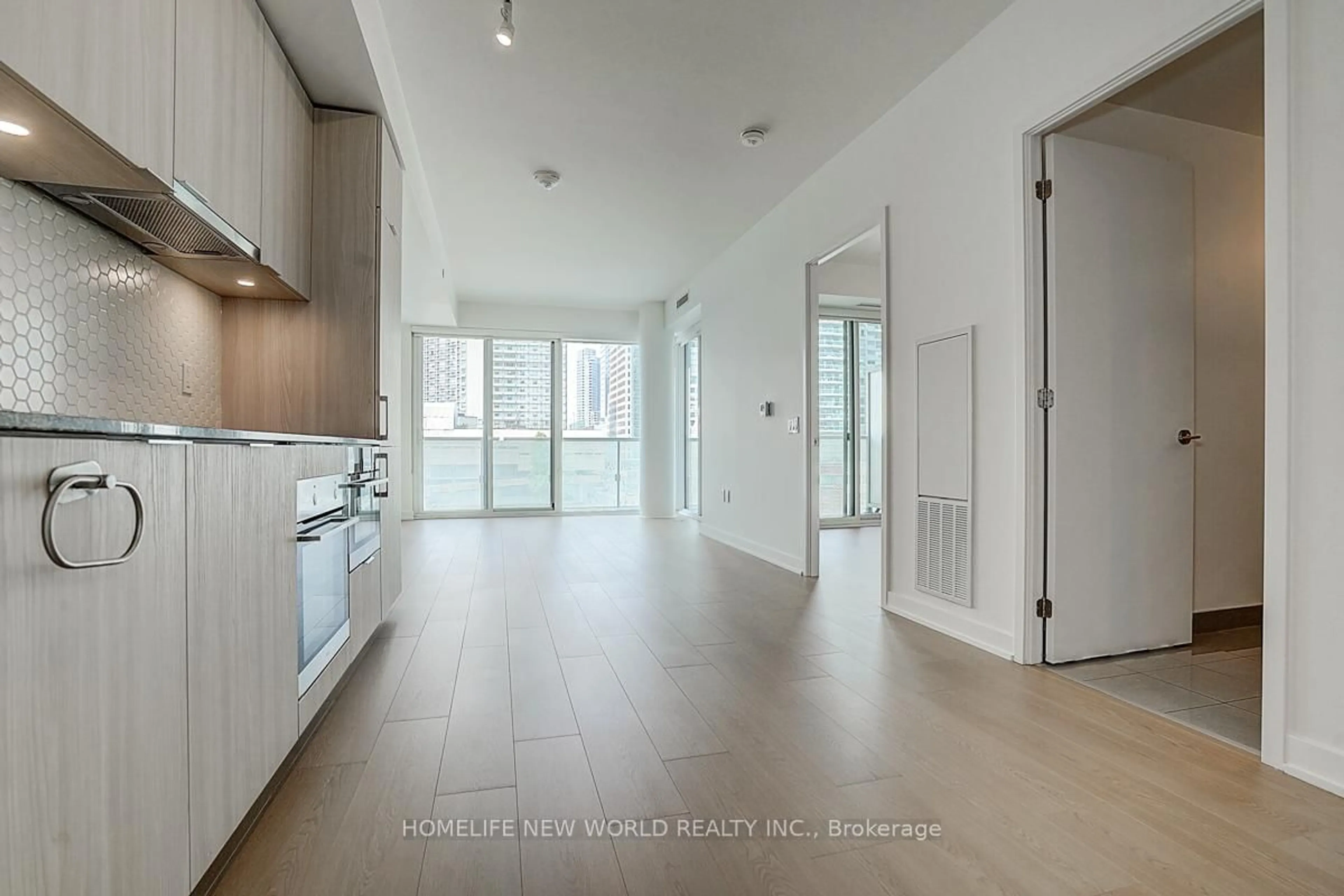 Unknown for 15 Queens Quay #419, Toronto Ontario M5E 0C5