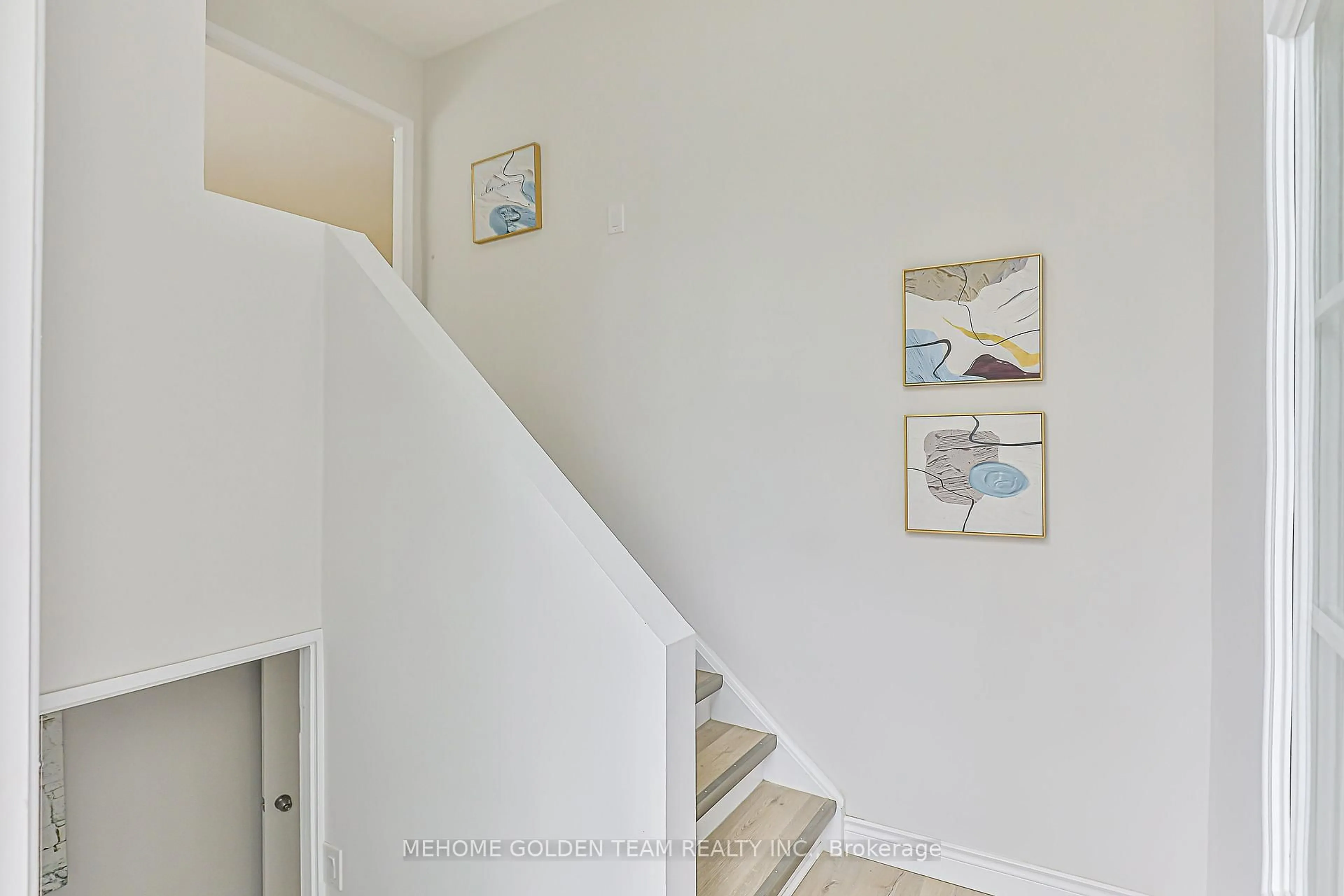 Stairs for 368 Hollyberry Tr, Toronto Ontario M2H 2P6