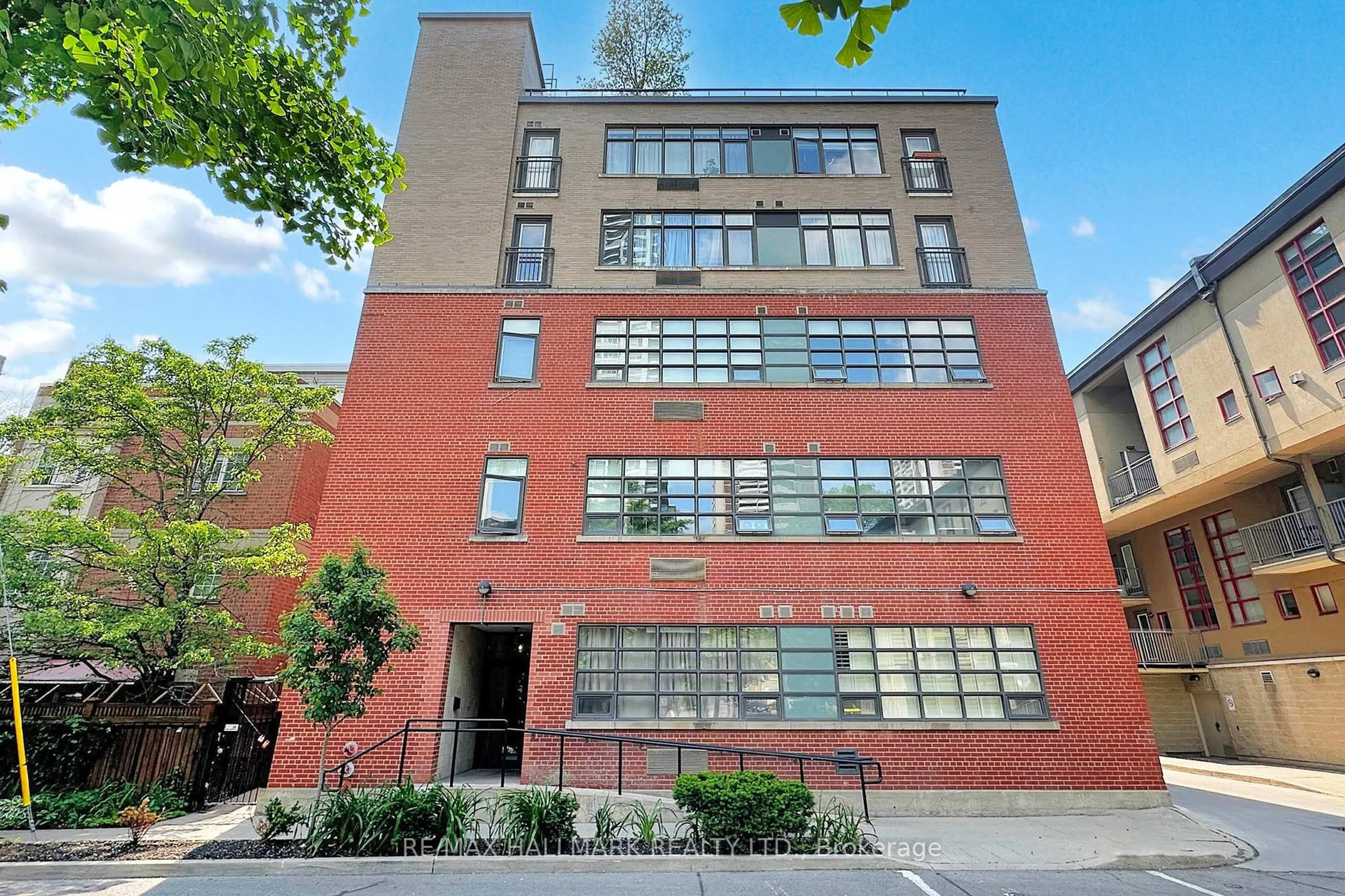 Unknown for 10 Wellesley Pl #206, Toronto Ontario M4Y 1B1