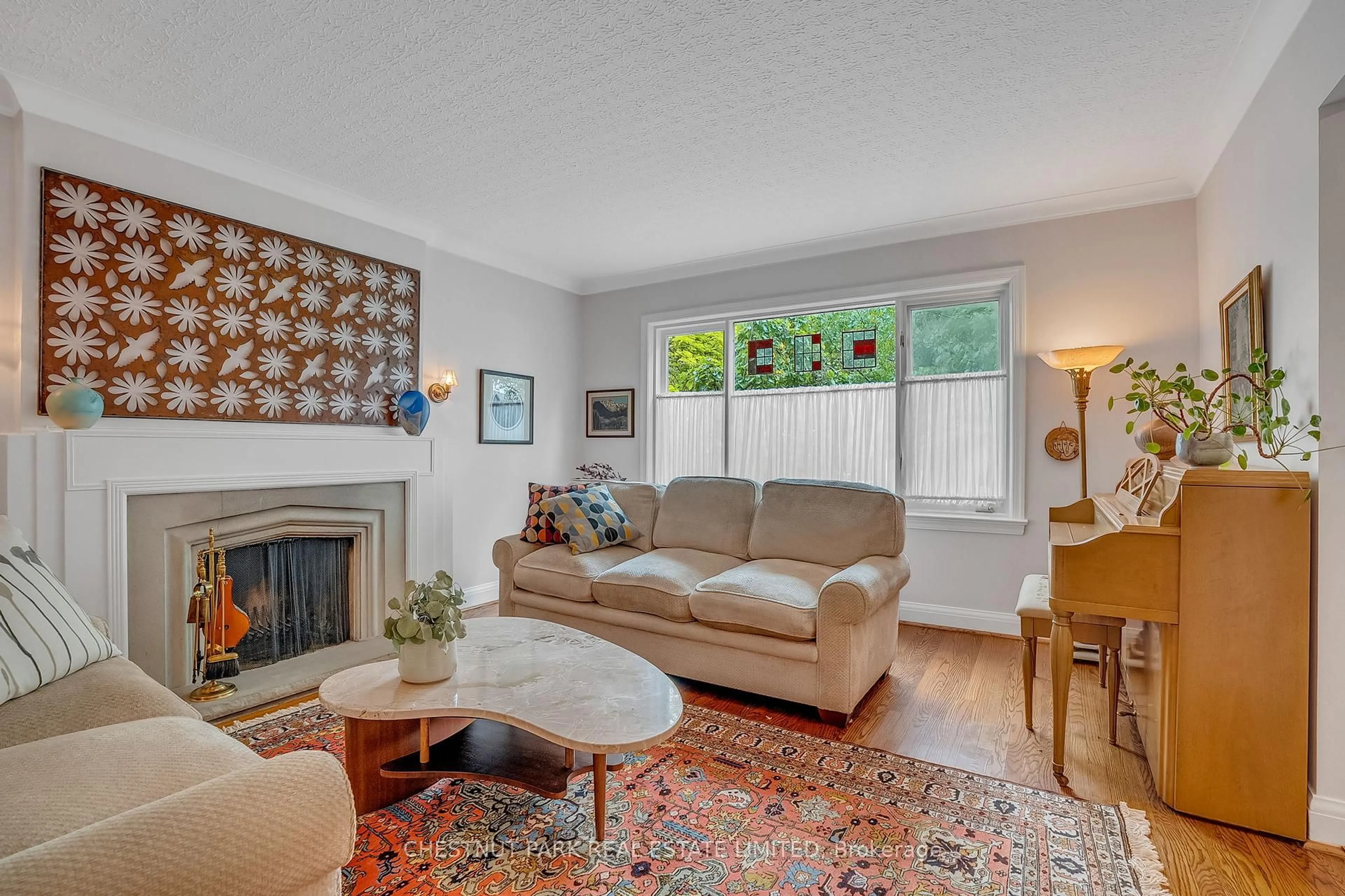 Living room with furniture, unknown for 214 Armour Blvd, Toronto Ontario M3H 1M7
