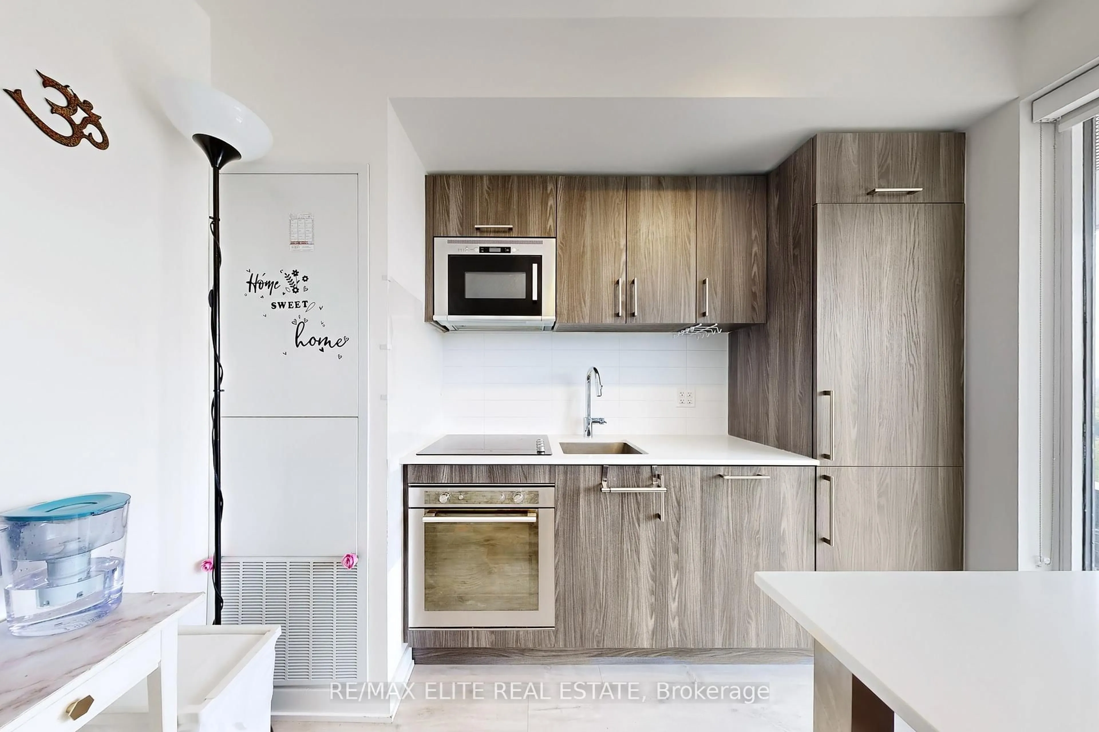 Standard kitchen, unknown for 27 Bathurst St #412, Toronto Ontario M5V 2P1