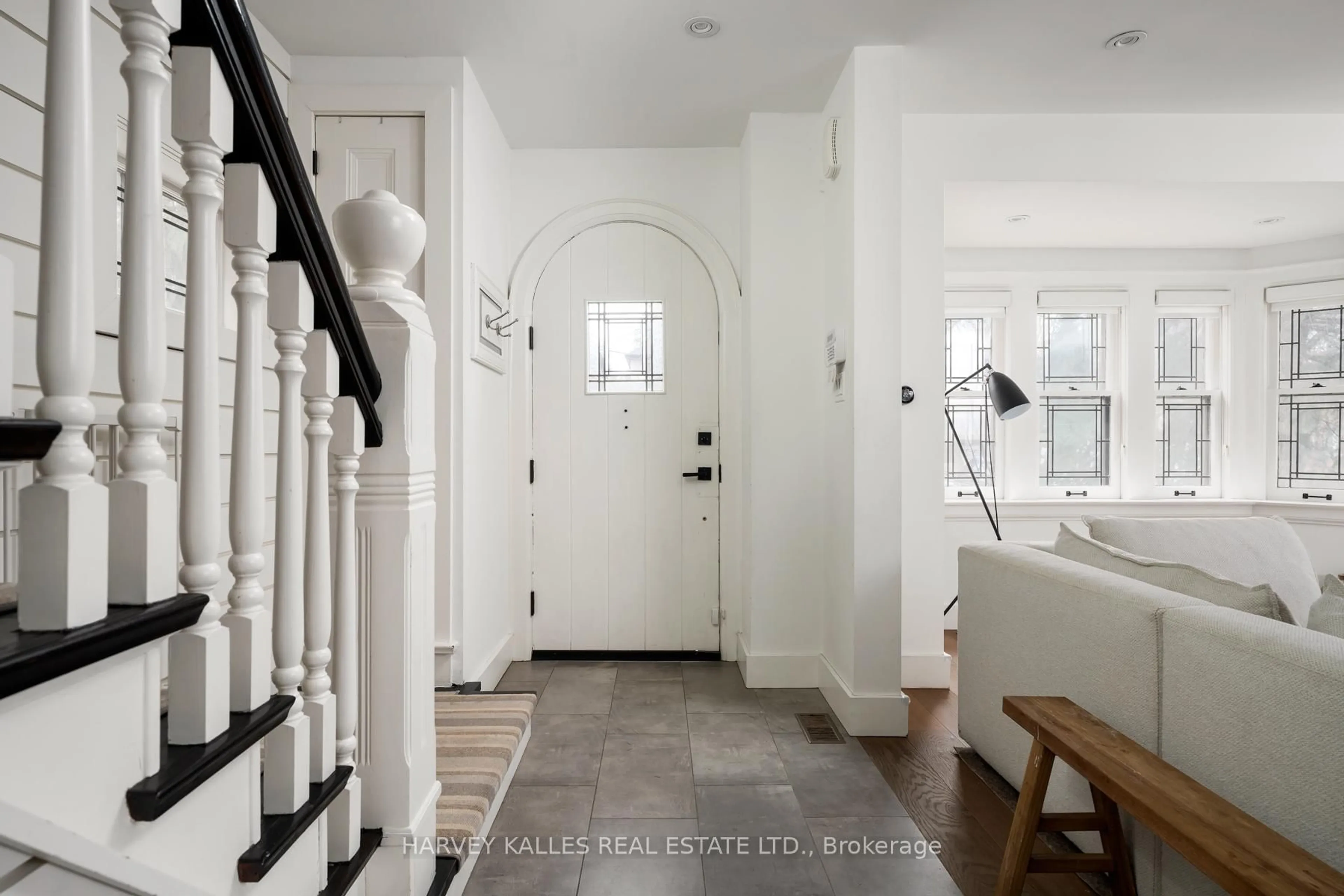 Indoor entryway for 488 St. Clements Ave, Toronto Ontario M5N 1M4